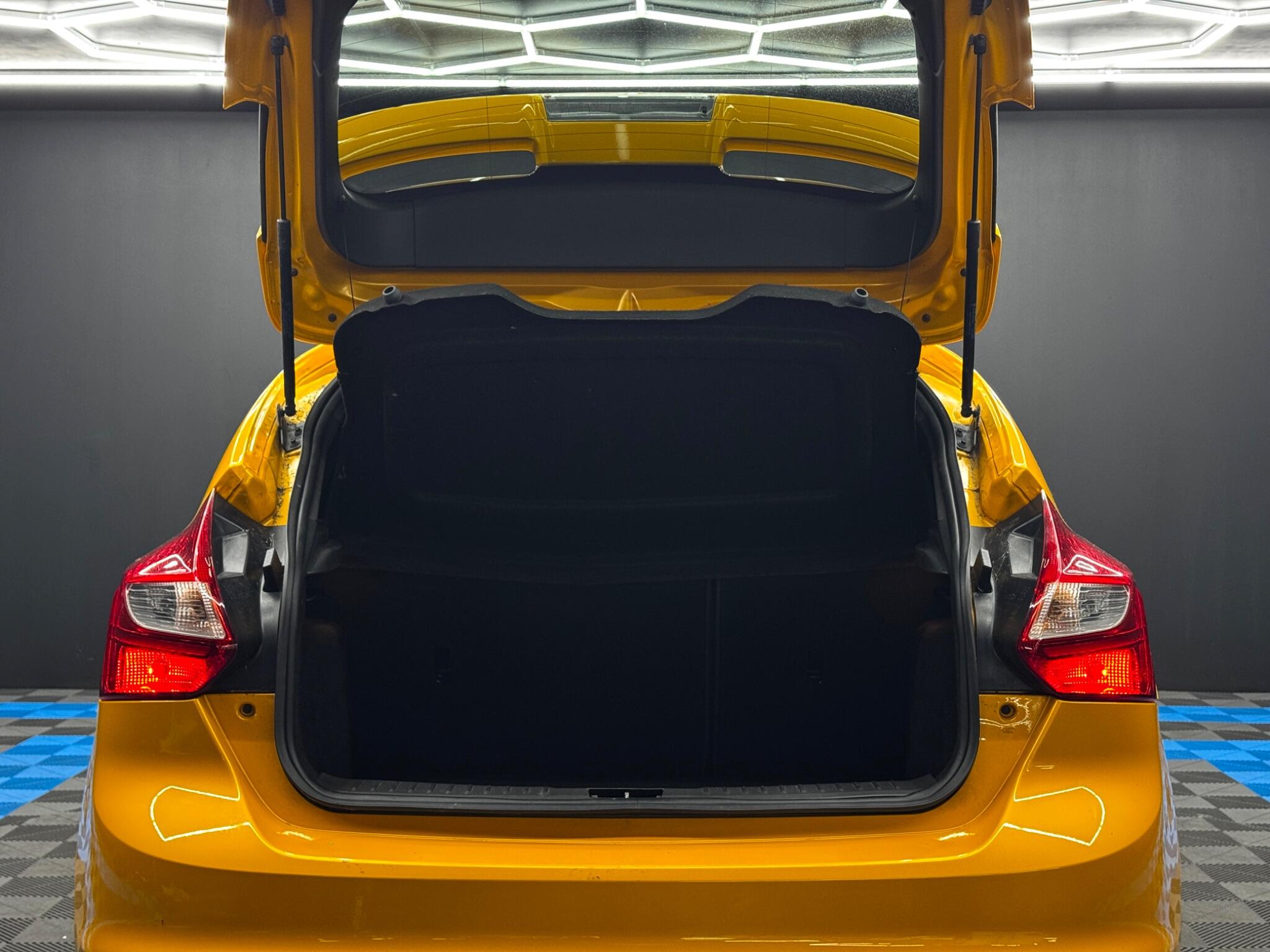 Ford Focus 2.0T EcoBoost ST-2 Euro 5 (s/s) 5dr 5dr Manual 2025