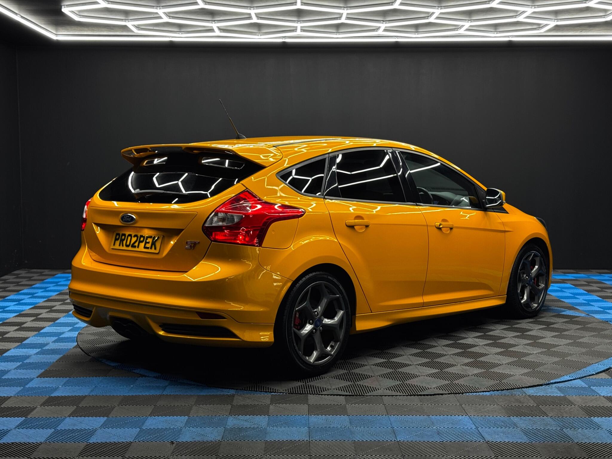 Ford Focus 2.0T EcoBoost ST-2 Euro 5 (s/s) 5dr 5dr Manual 2025