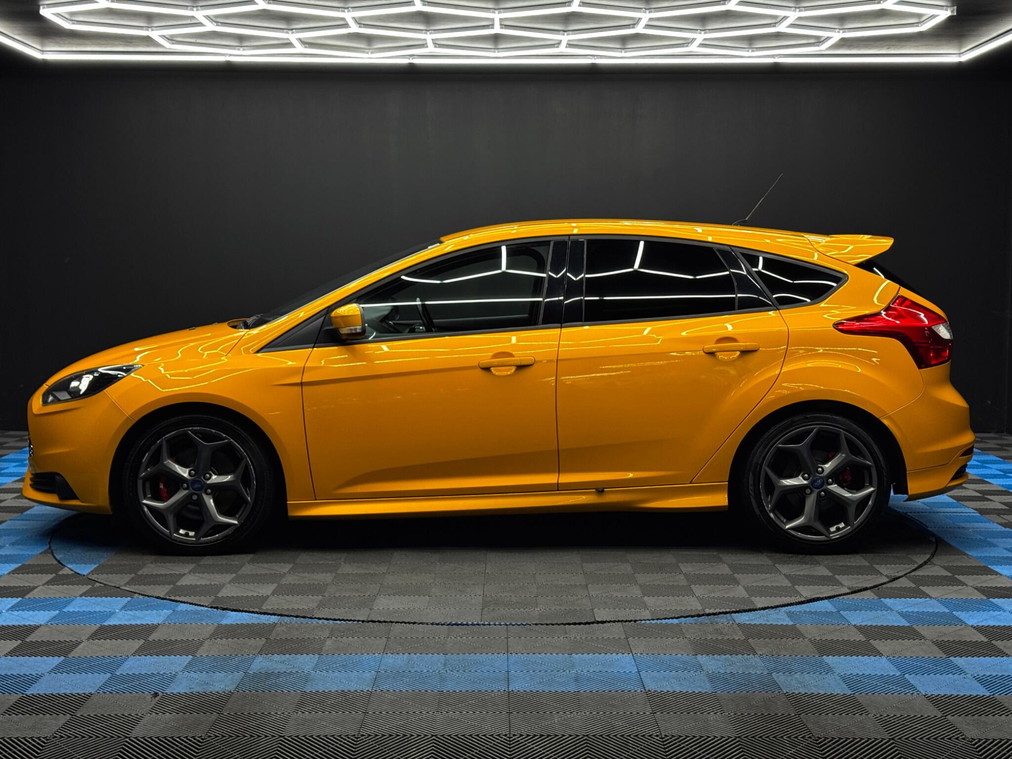 Ford Focus 2.0T EcoBoost ST-2 Euro 5 (s/s) 5dr 5dr Manual 2025