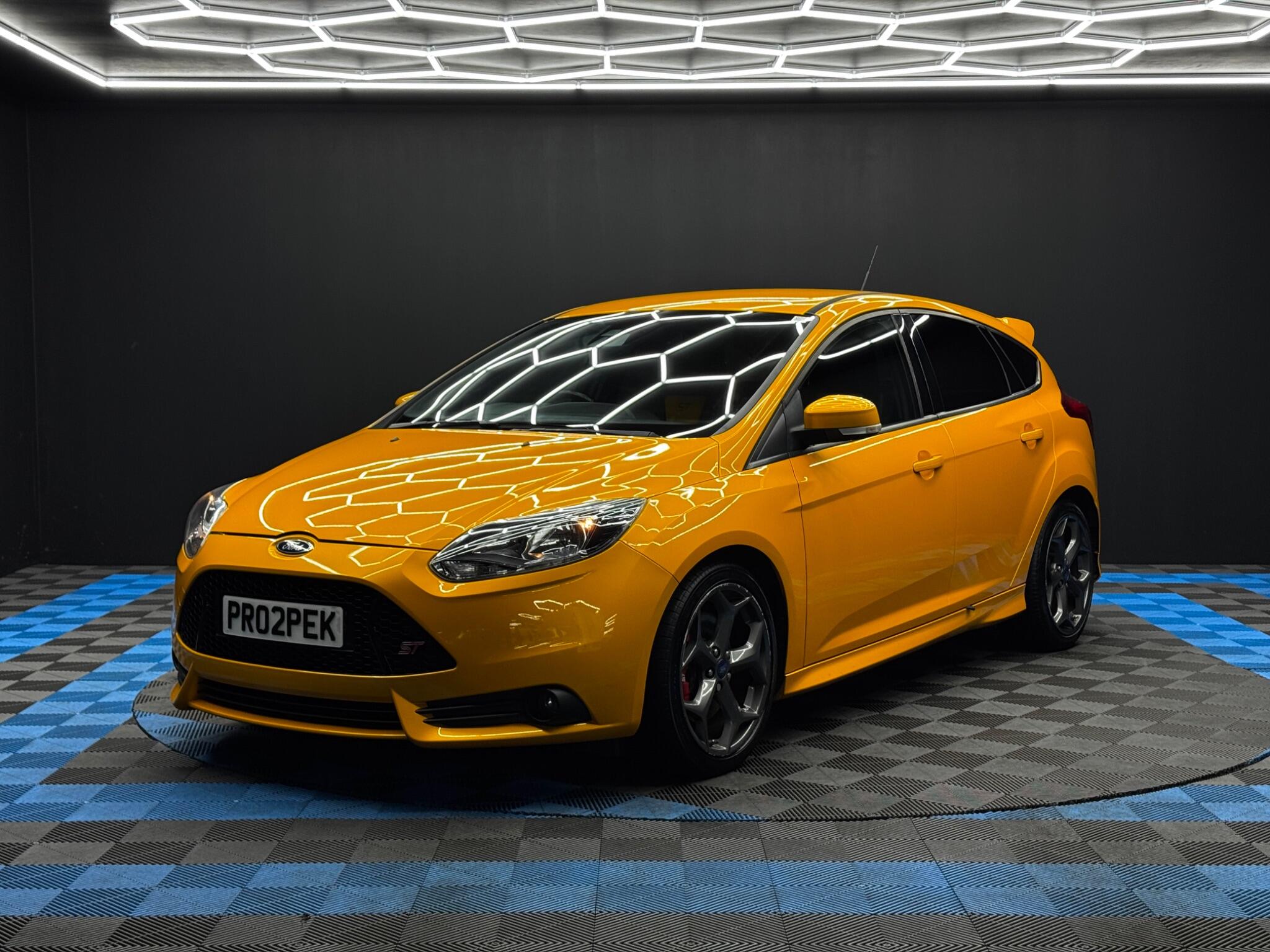 Ford Focus 2.0T EcoBoost ST-2 Euro 5 (s/s) 5dr 5dr Manual 2025