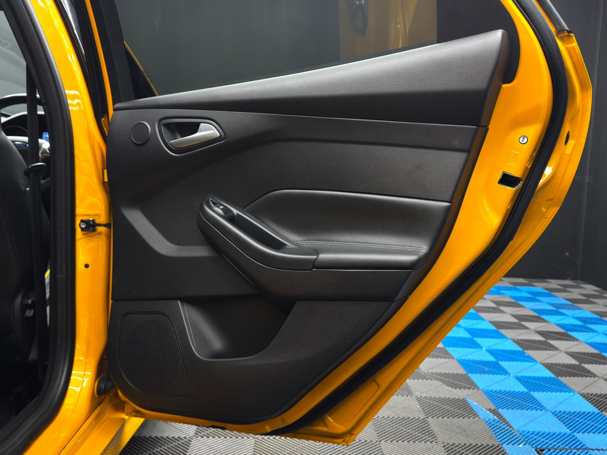 Ford Focus 2.0T EcoBoost ST-2 Euro 5 (s/s) 5dr 5dr Manual 2025