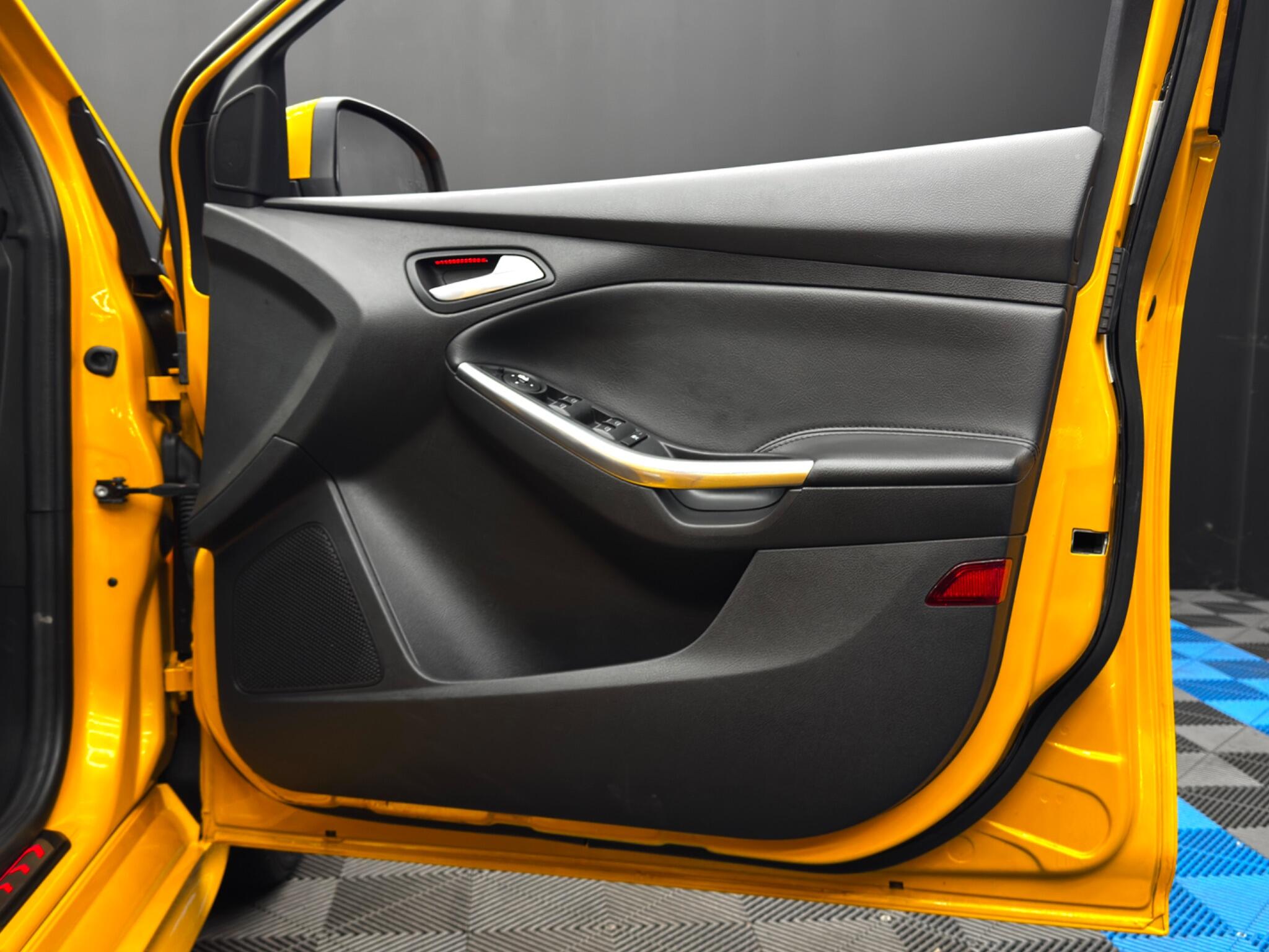 Ford Focus 2.0T EcoBoost ST-2 Euro 5 (s/s) 5dr 5dr Manual 2025