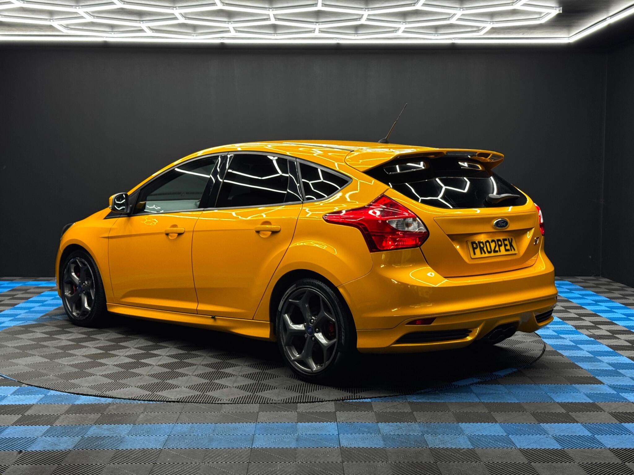 Ford Focus 2.0T EcoBoost ST-2 Euro 5 (s/s) 5dr 5dr Manual 2025