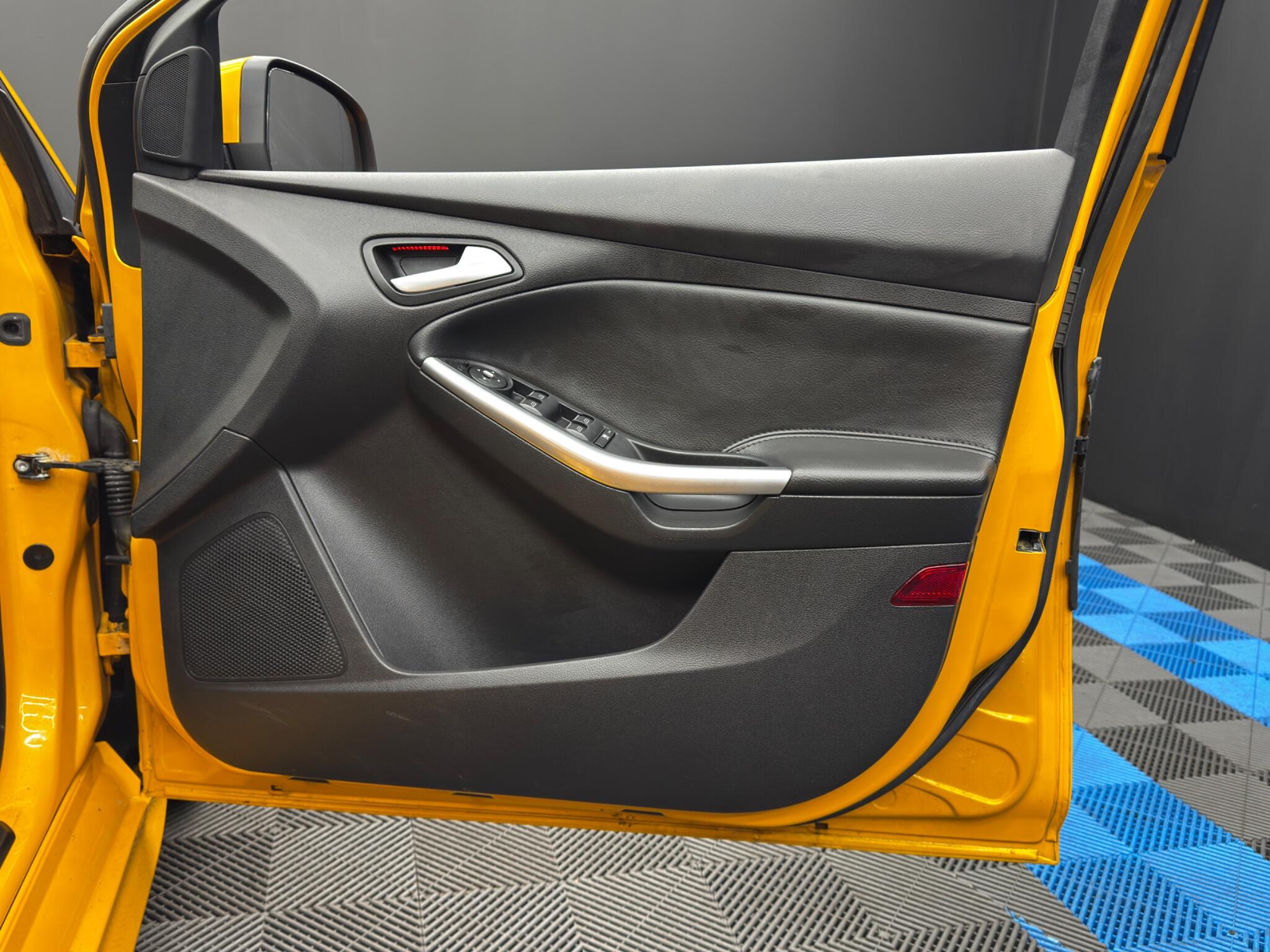 Ford Focus 2.0T EcoBoost ST-2 Euro 5 (s/s) 5dr 5dr Manual 2026