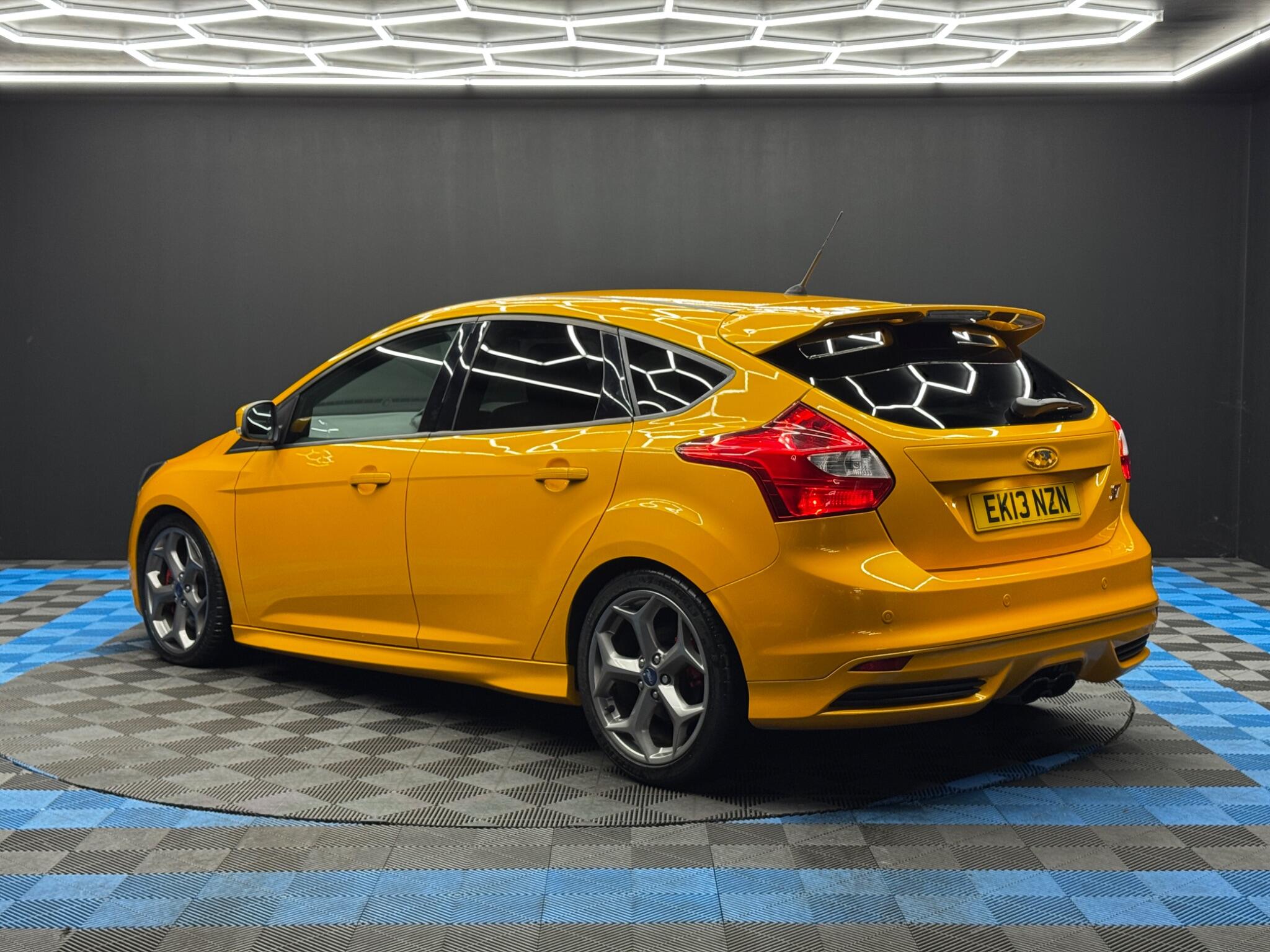 Ford Focus 2.0T EcoBoost ST-2 Euro 5 (s/s) 5dr 5dr Manual 2026