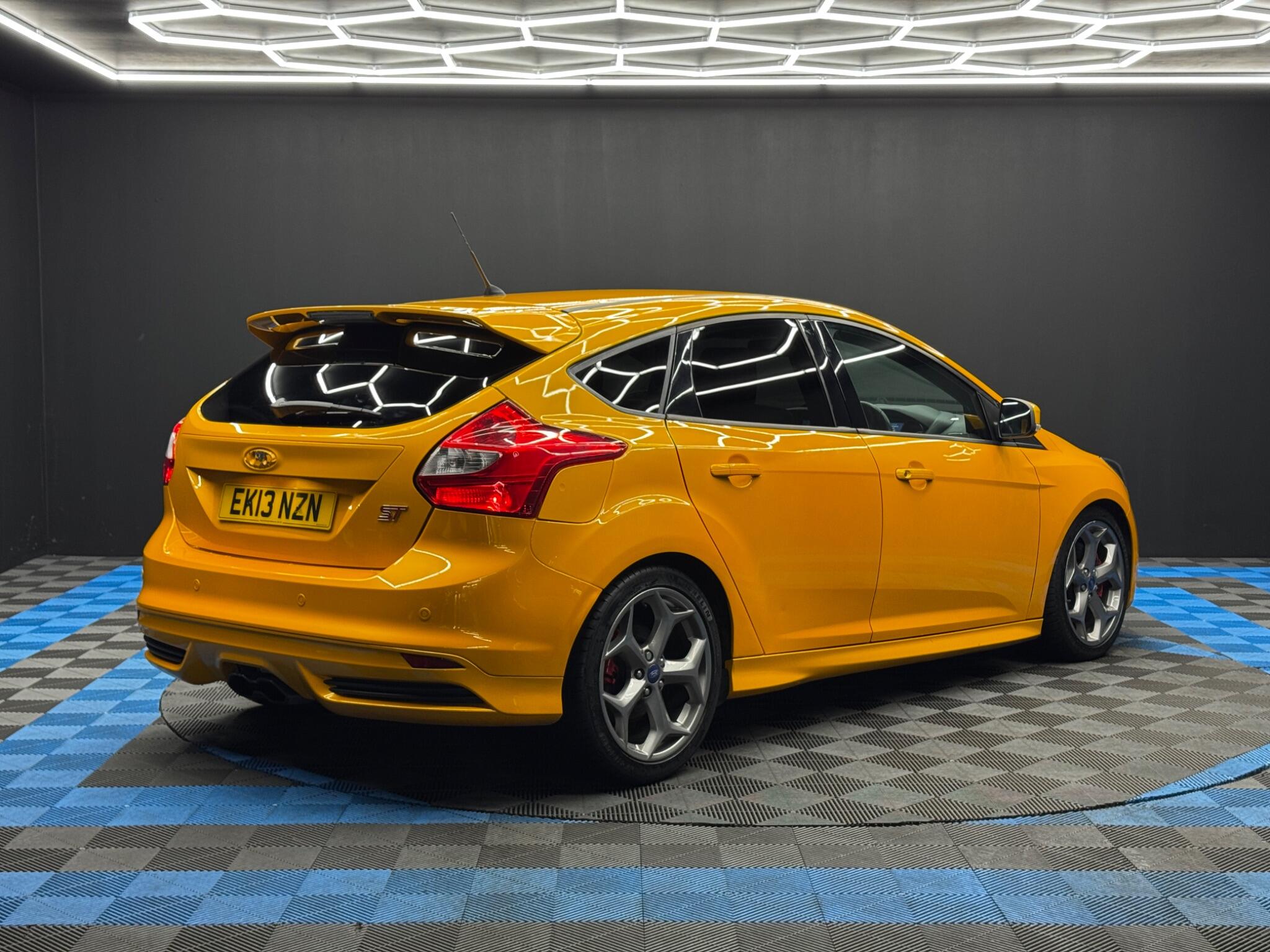 Ford Focus 2.0T EcoBoost ST-2 Euro 5 (s/s) 5dr 5dr Manual 2026