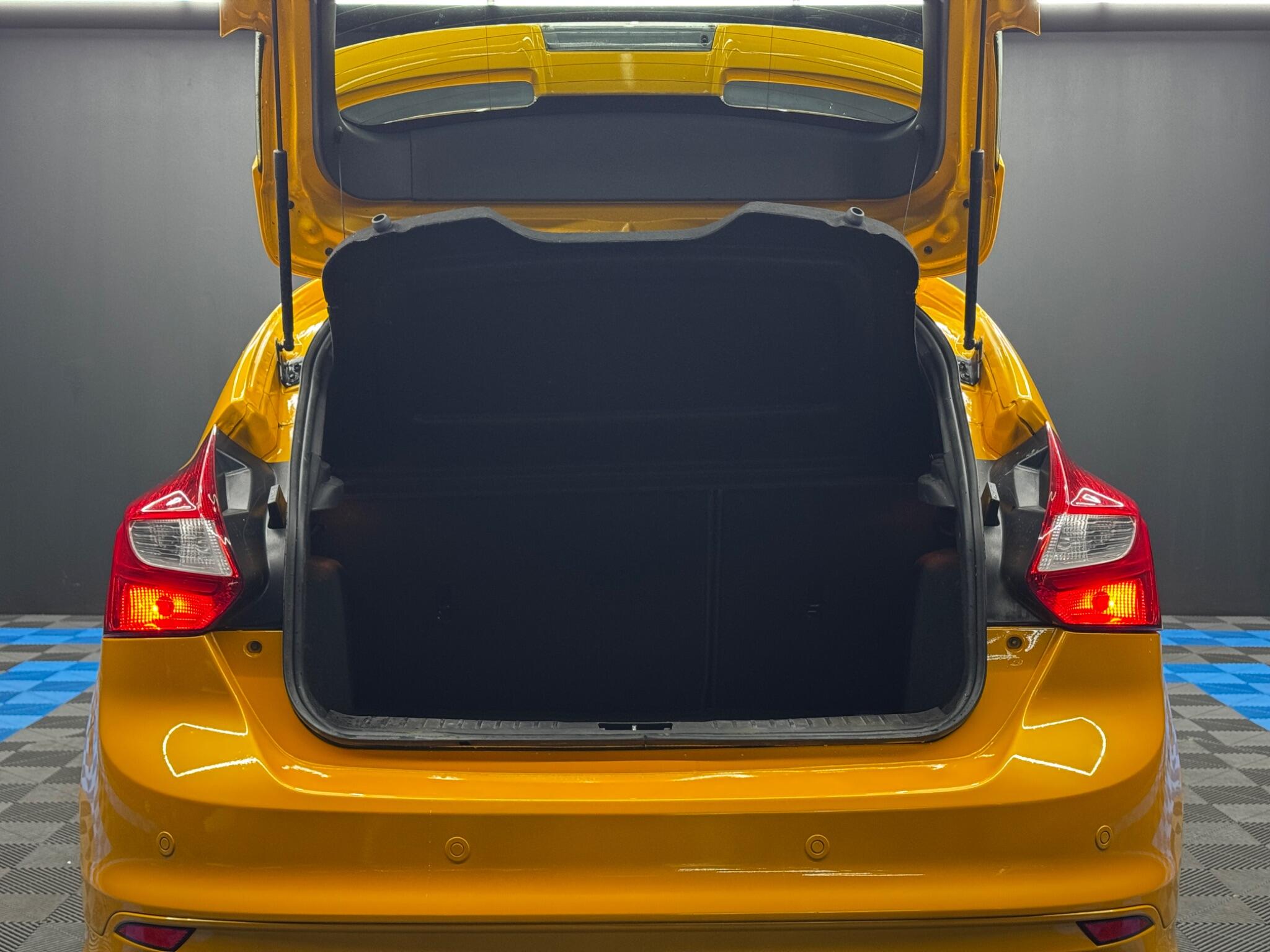 Ford Focus 2.0T EcoBoost ST-2 Euro 5 (s/s) 5dr 5dr Manual 2026