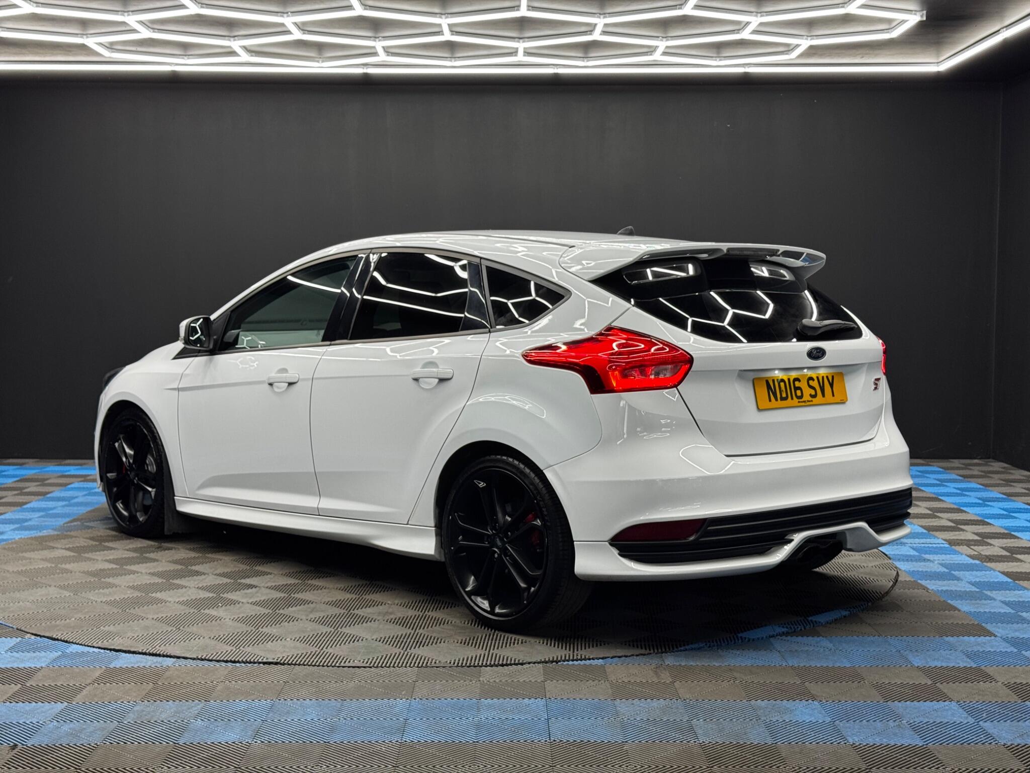 Ford Focus 2.0T EcoBoost ST-2 Euro 6 (s/s) 5dr 5dr Manual 2026