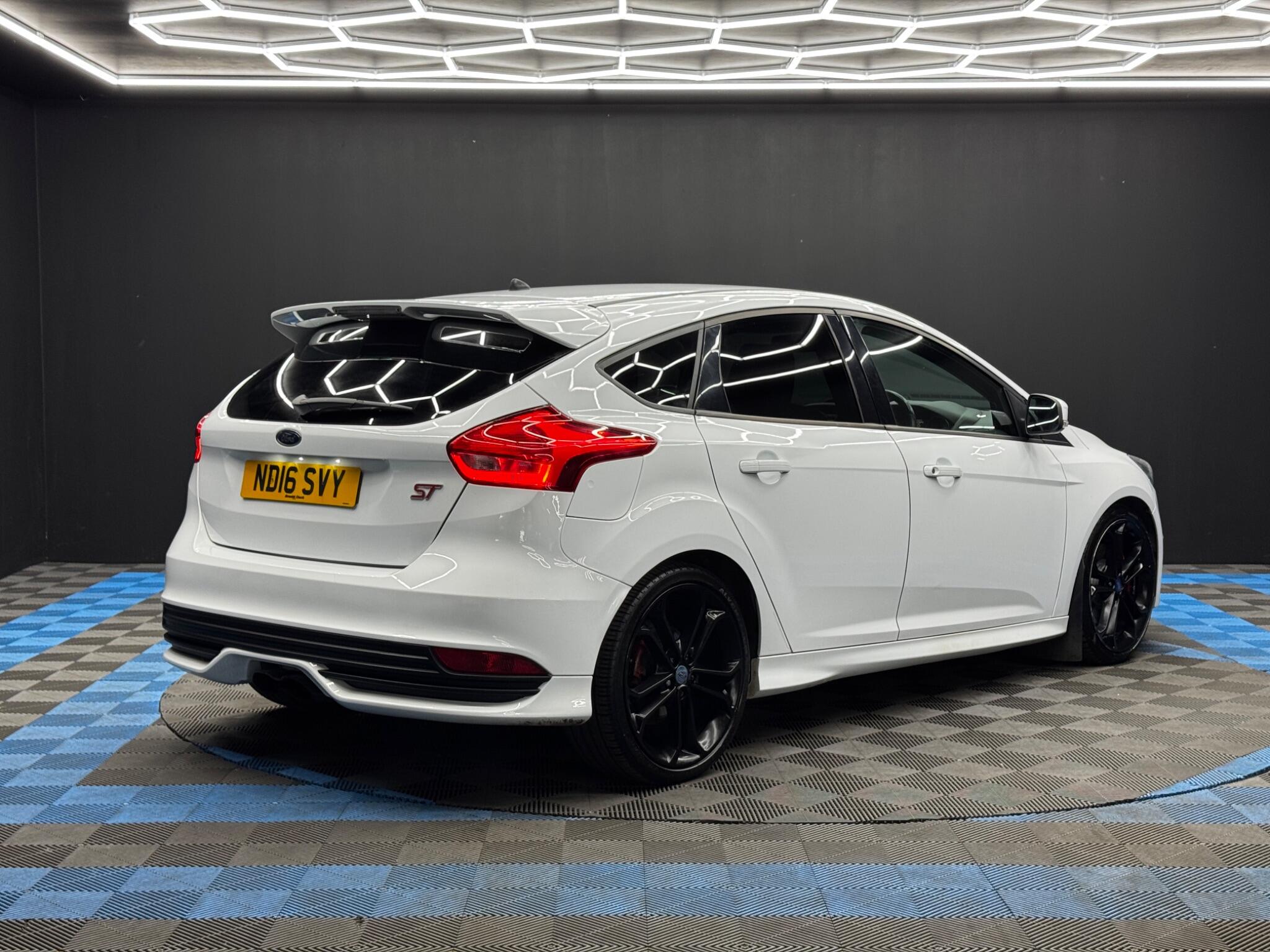 Ford Focus 2.0T EcoBoost ST-2 Euro 6 (s/s) 5dr 5dr Manual 2026