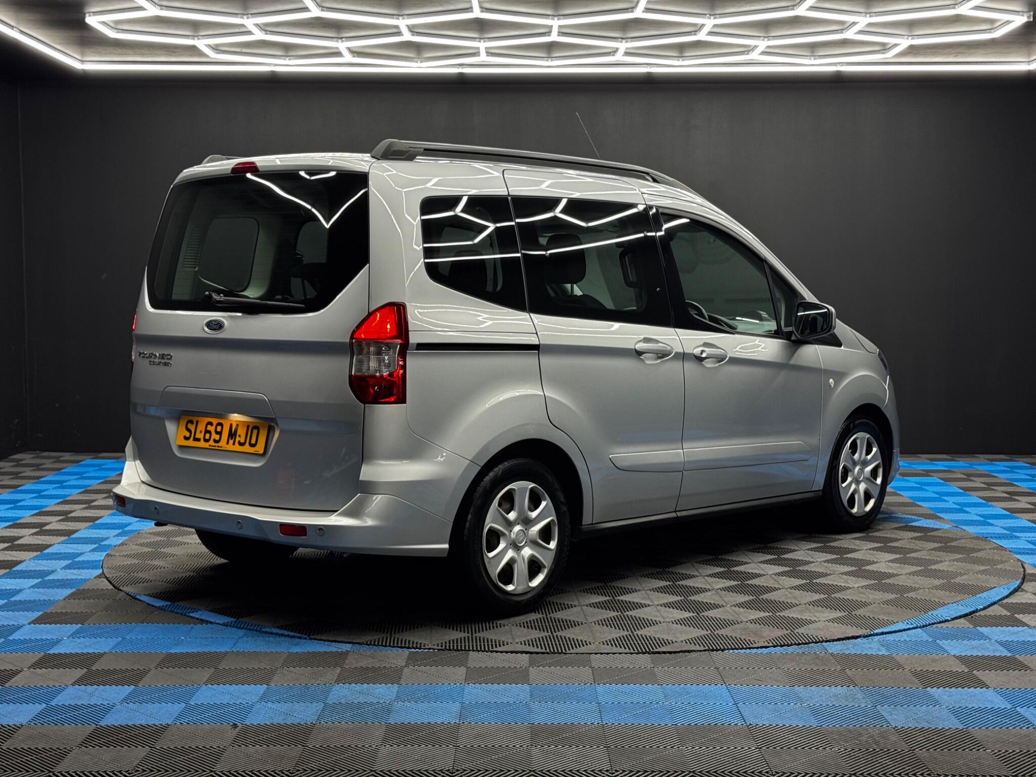 Ford Tourneo Courier 1.0 EcoBoost Zetec Euro 6 5dr 5dr Manual 2025