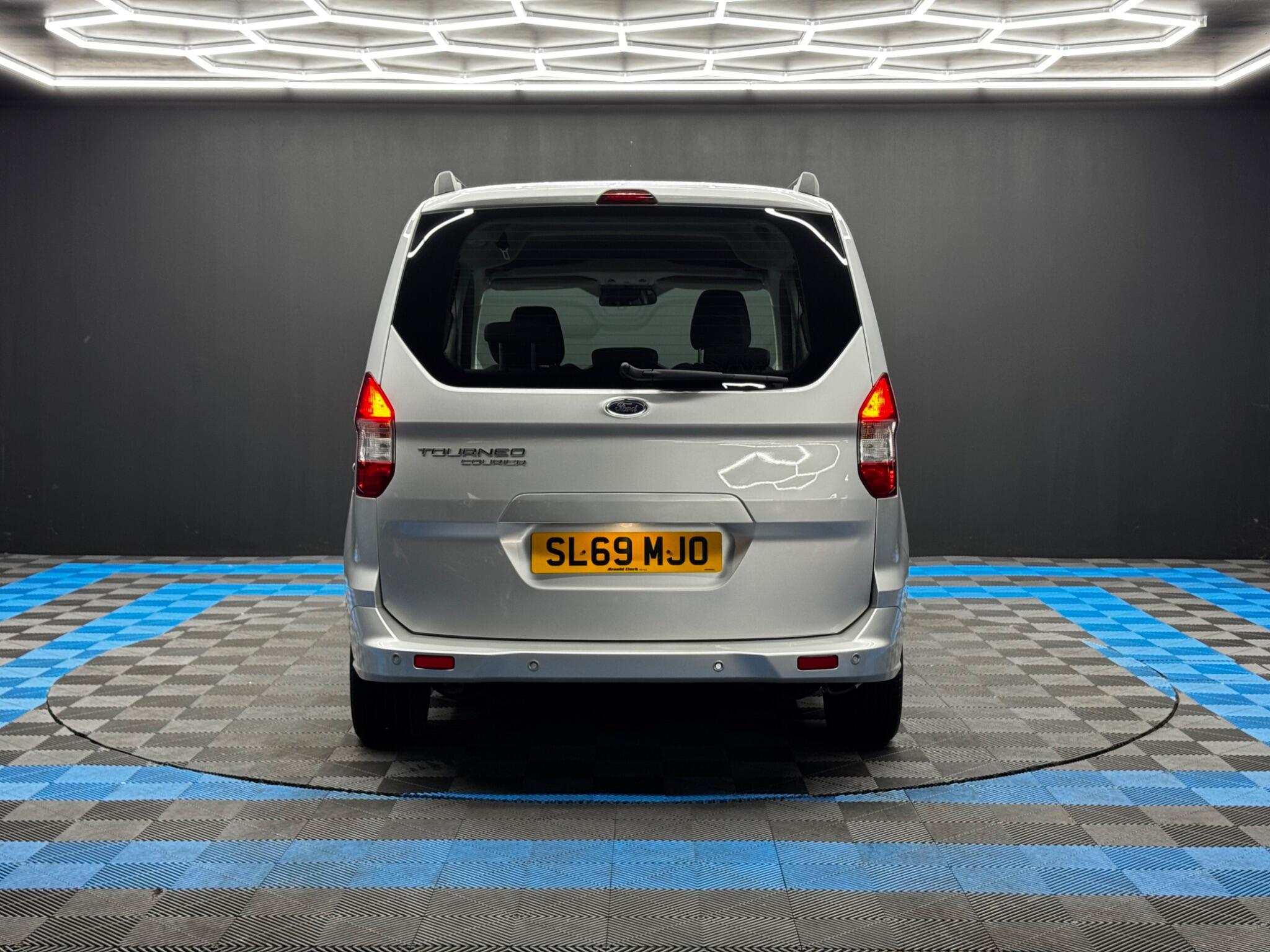 Ford Tourneo Courier 1.0 EcoBoost Zetec Euro 6 5dr 5dr Manual 2025