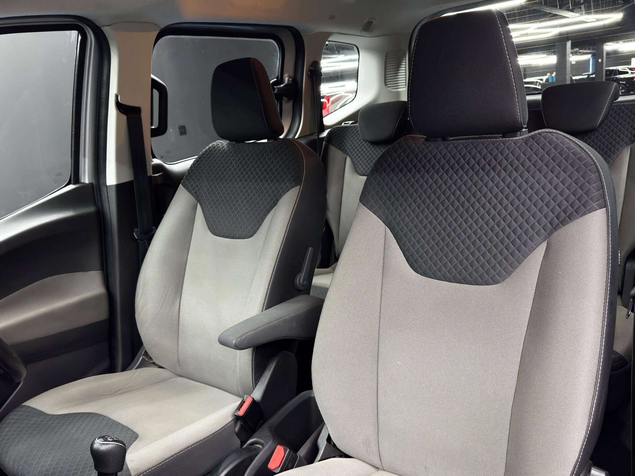 Ford Tourneo Courier 1.0 EcoBoost Zetec Euro 6 5dr 5dr Manual 2025