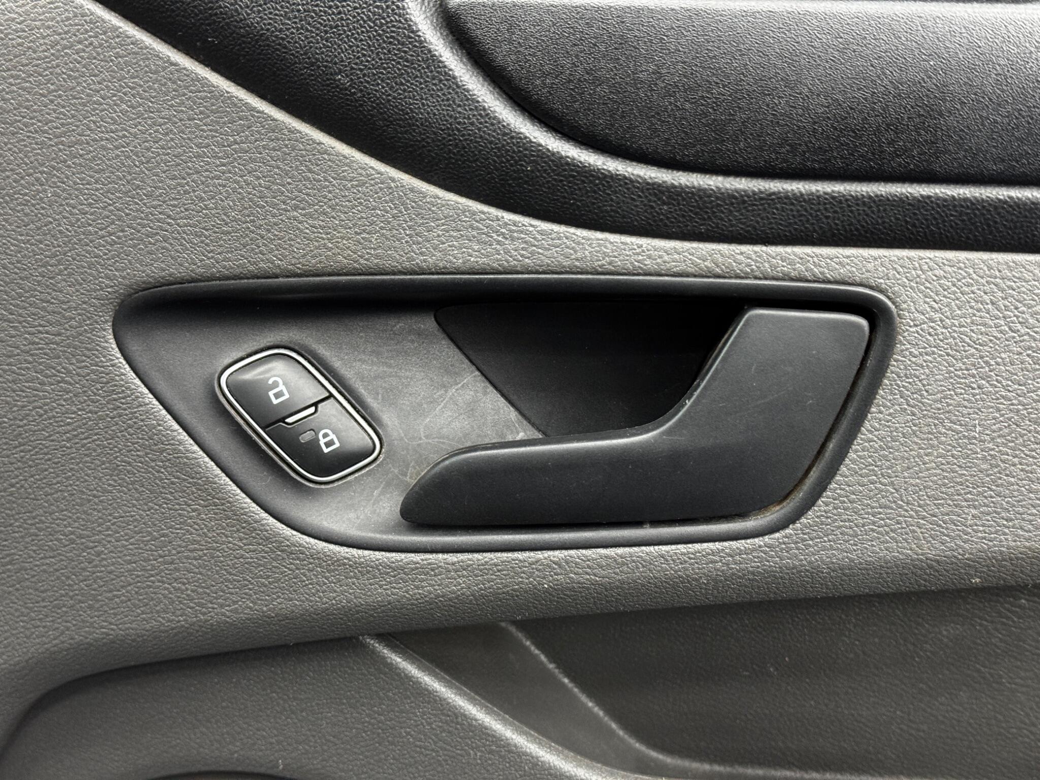 Ford Transit Custom 2.0 300 EcoBlue L2 H1 Euro 6 5dr 5dr Manual 2025