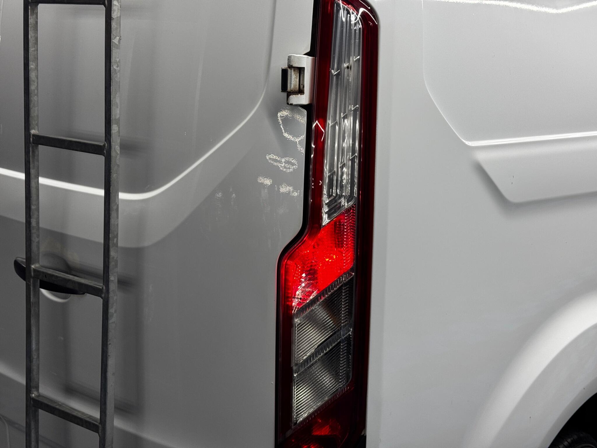 Ford Transit Custom 2.0 300 EcoBlue L2 H1 Euro 6 5dr 5dr Manual 2025