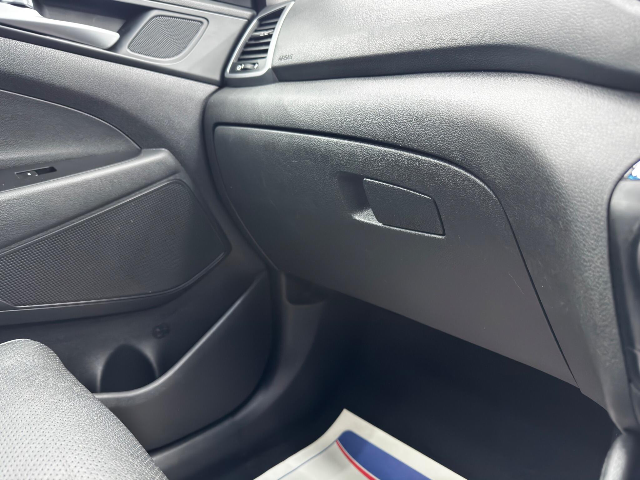 Hyundai Tucson 1.7 CRDi Blue Drive Premium Euro 6 (s/s) 5dr 5dr Manual 2025