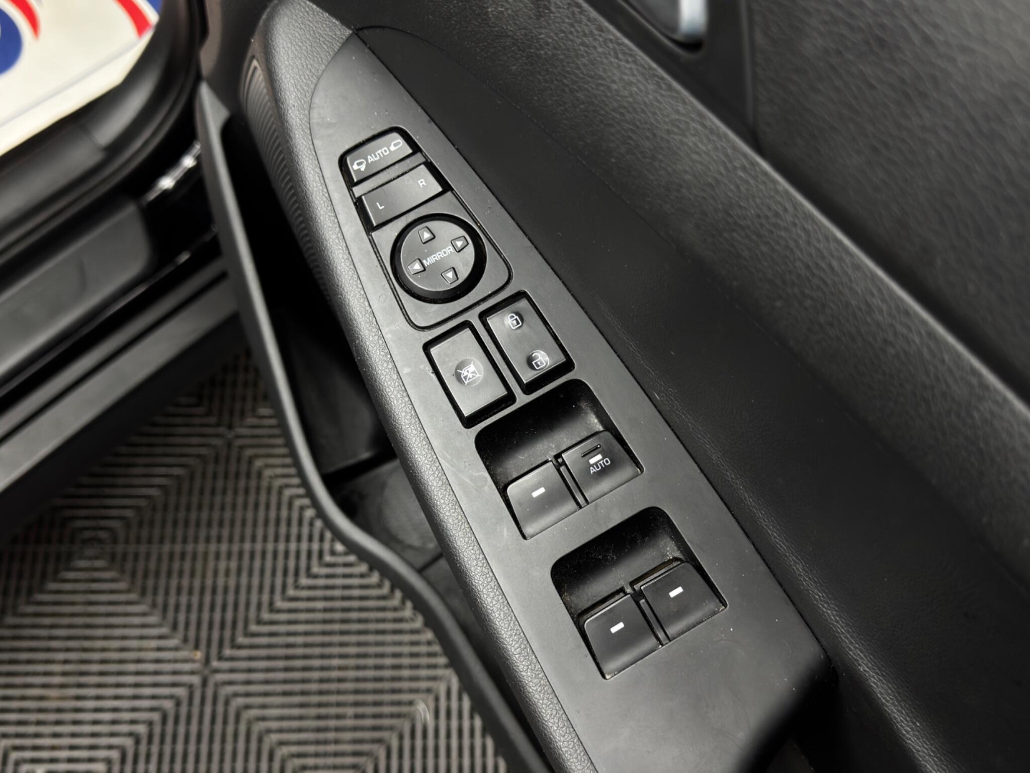 Hyundai Tucson 1.7 CRDi Blue Drive Premium Euro 6 (s/s) 5dr 5dr Manual 2025