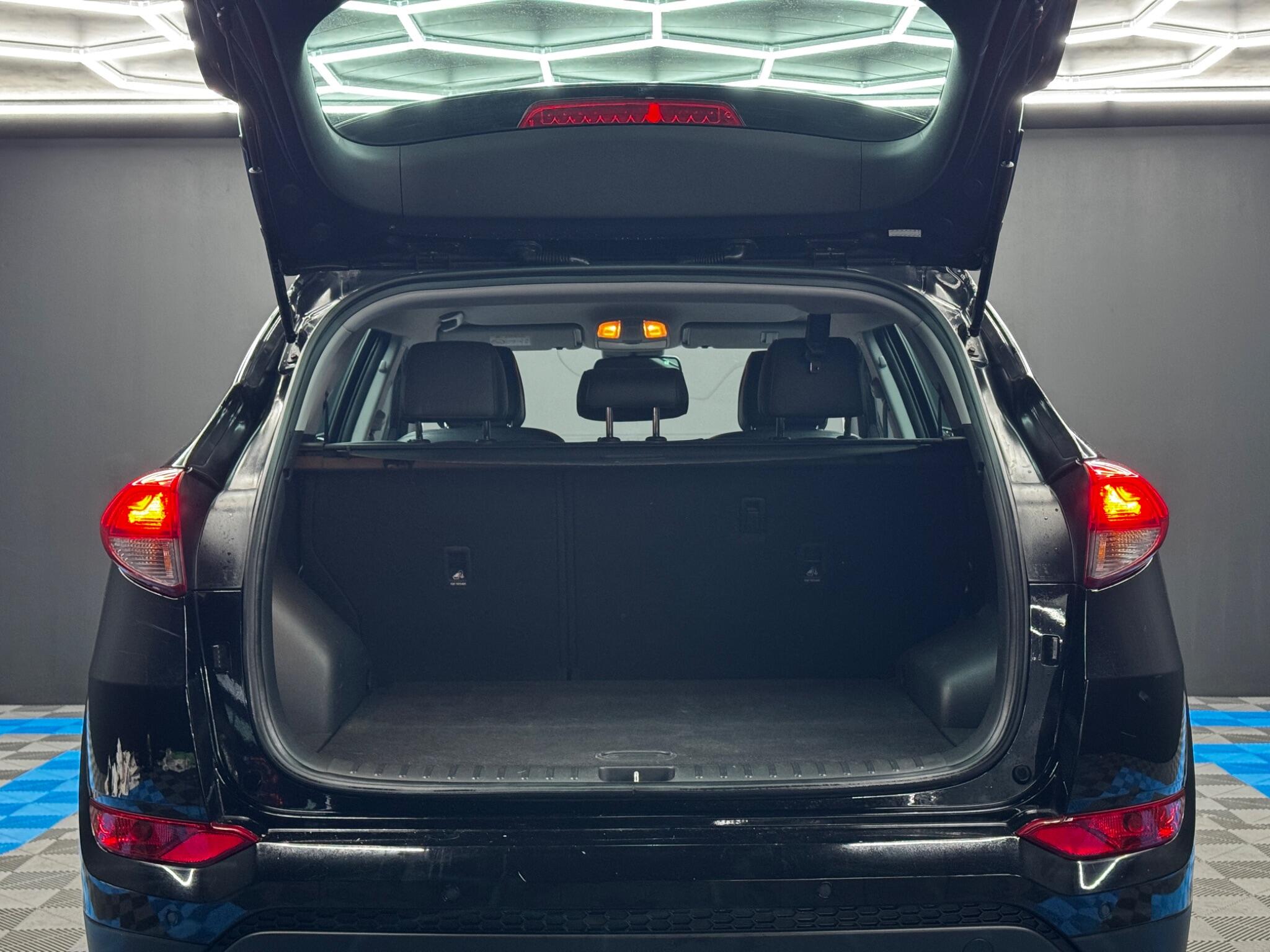 Hyundai Tucson 1.7 CRDi Blue Drive Premium Euro 6 (s/s) 5dr 5dr Manual 2025