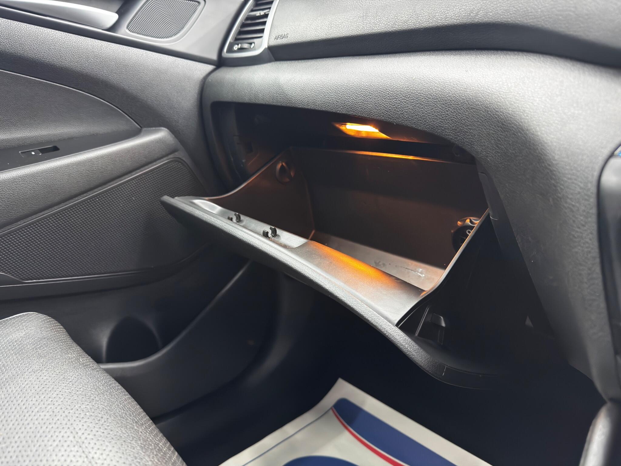 Hyundai Tucson 1.7 CRDi Blue Drive Premium Euro 6 (s/s) 5dr 5dr Manual 2025