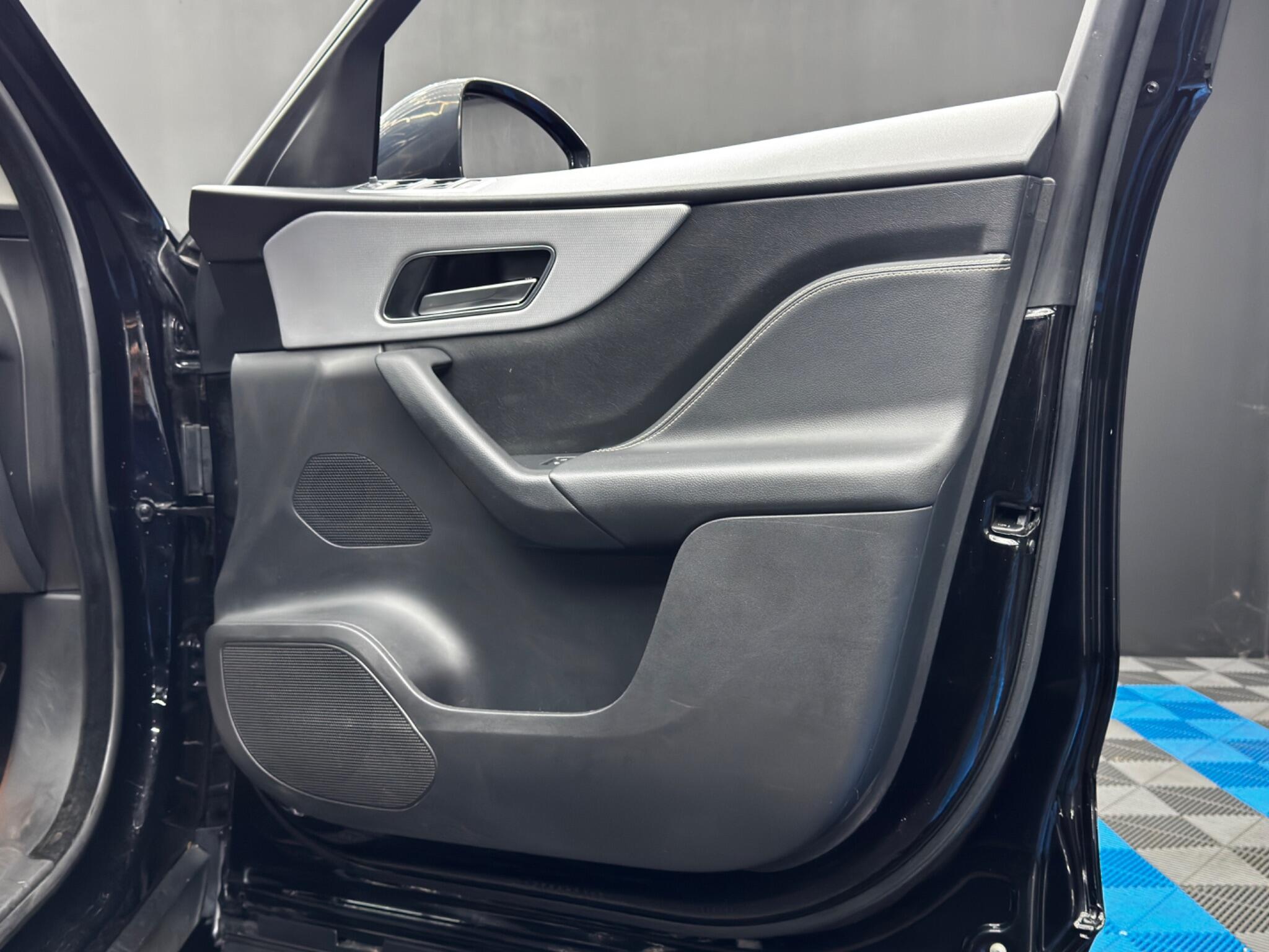 Jaguar F-PACE 2.0 D180 R-Sport AWD Euro 6 (s/s) 5dr 5dr Manual 2025