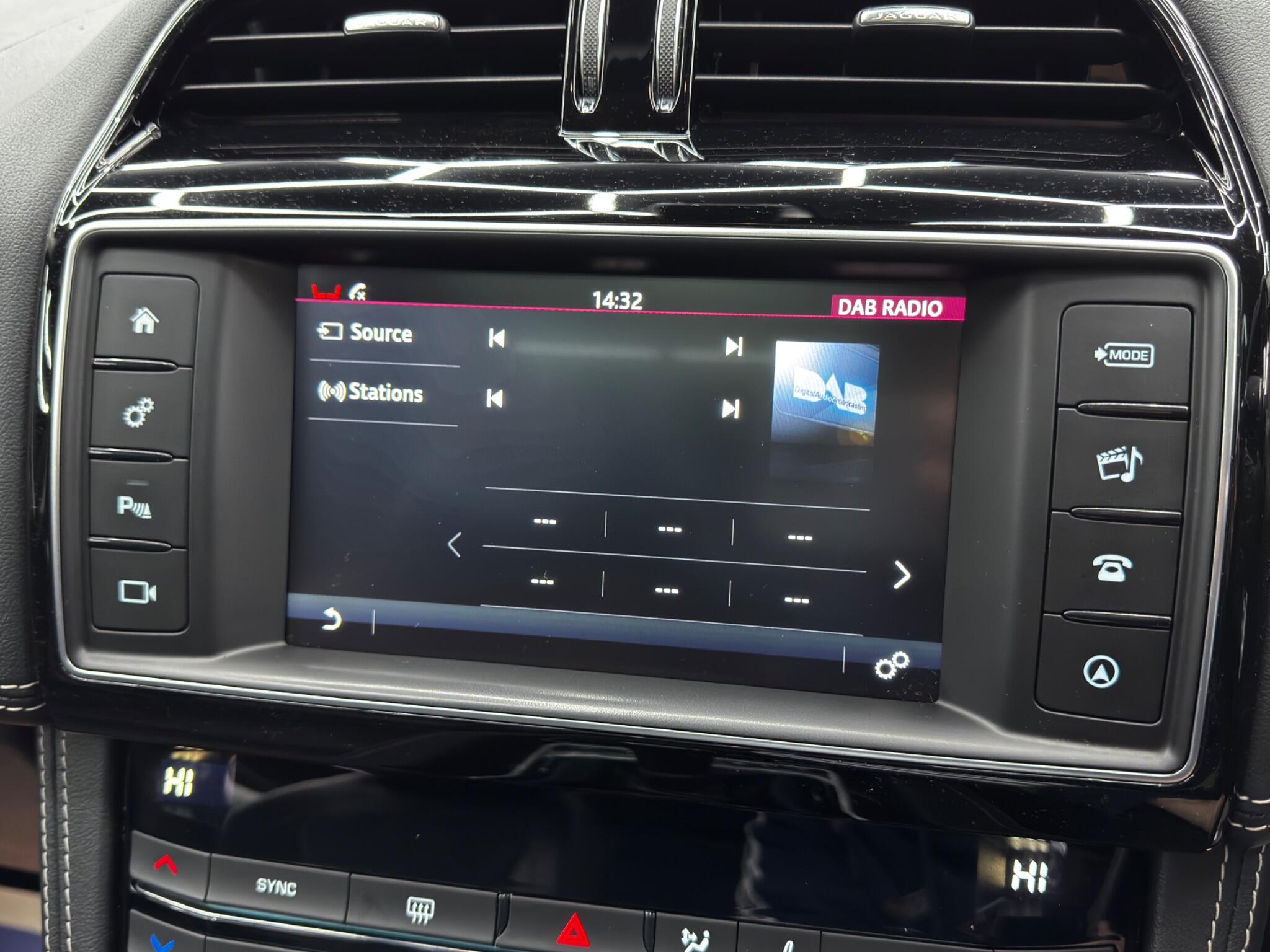 Jaguar F-PACE 2.0 D180 R-Sport AWD Euro 6 (s/s) 5dr 5dr Manual 2025