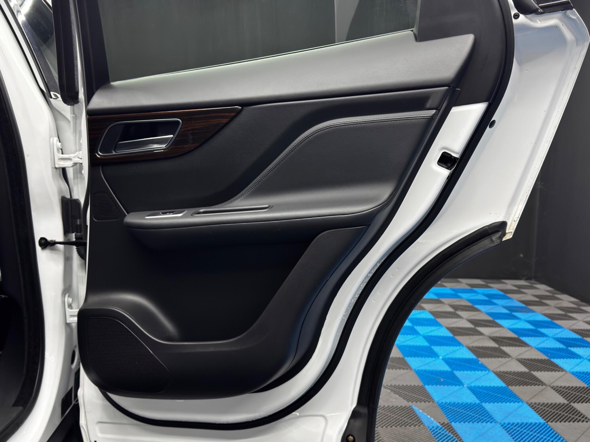 Jaguar F-PACE 2.0 D240 Prestige Auto AWD Euro 6 (s/s) 5dr 5dr Automatic 2025