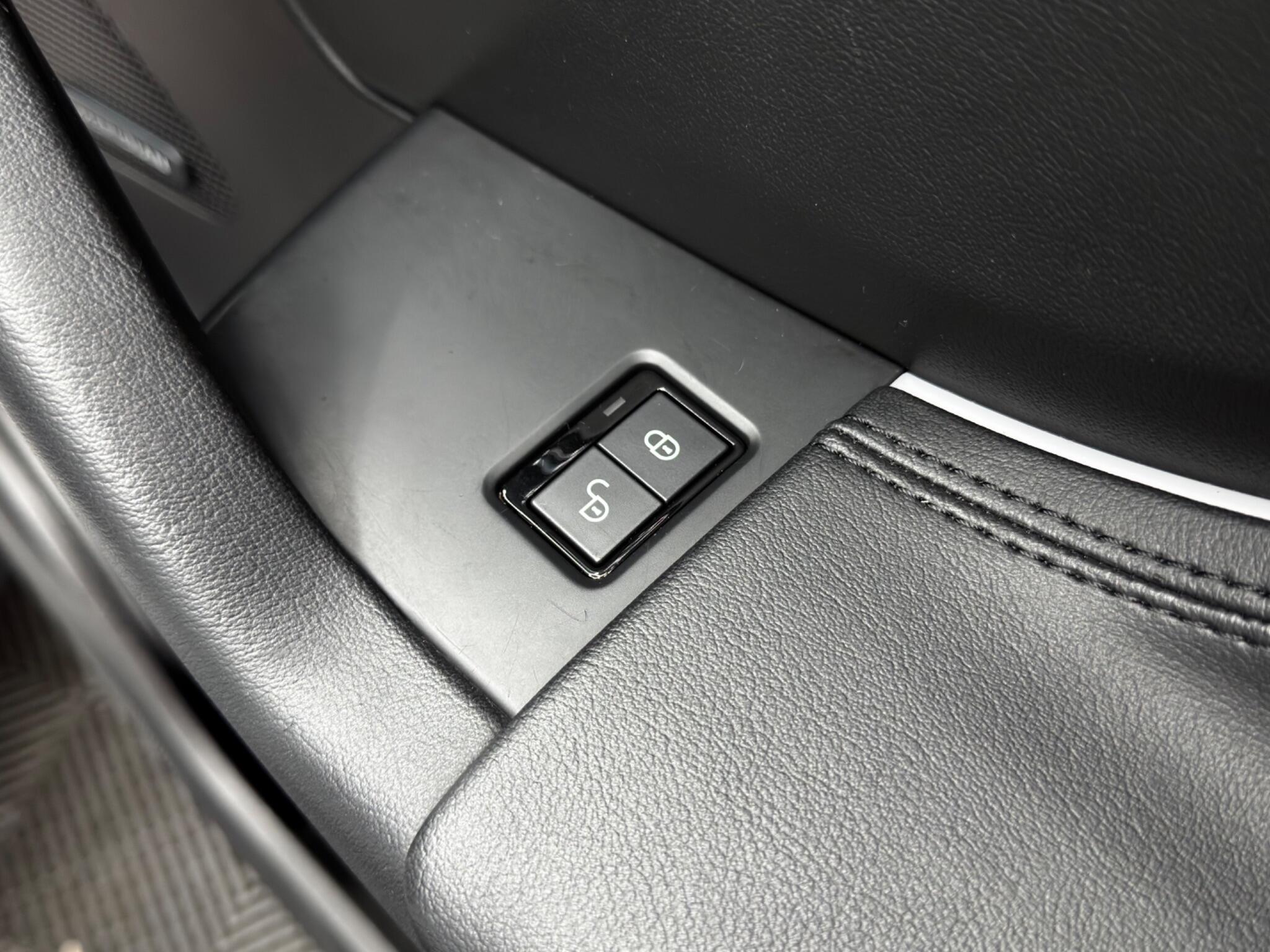 Jaguar F-PACE 2.0 D240 Prestige Auto AWD Euro 6 (s/s) 5dr 5dr Automatic 2025