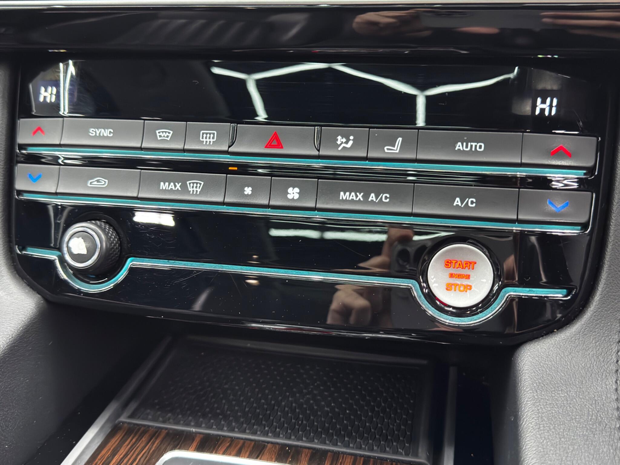 Jaguar F-PACE 2.0 D240 Prestige Auto AWD Euro 6 (s/s) 5dr 5dr Automatic 2025