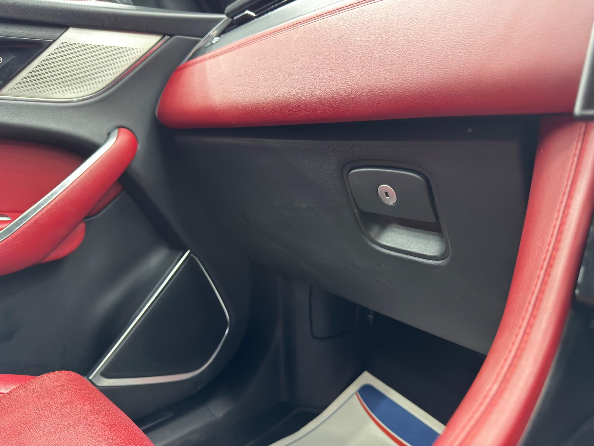 Jaguar F-PACE 2.0 P400e 17.1kWh R-Dynamic Black Auto AWD Euro 6 (s/s) 5dr 5dr Automatic 2026