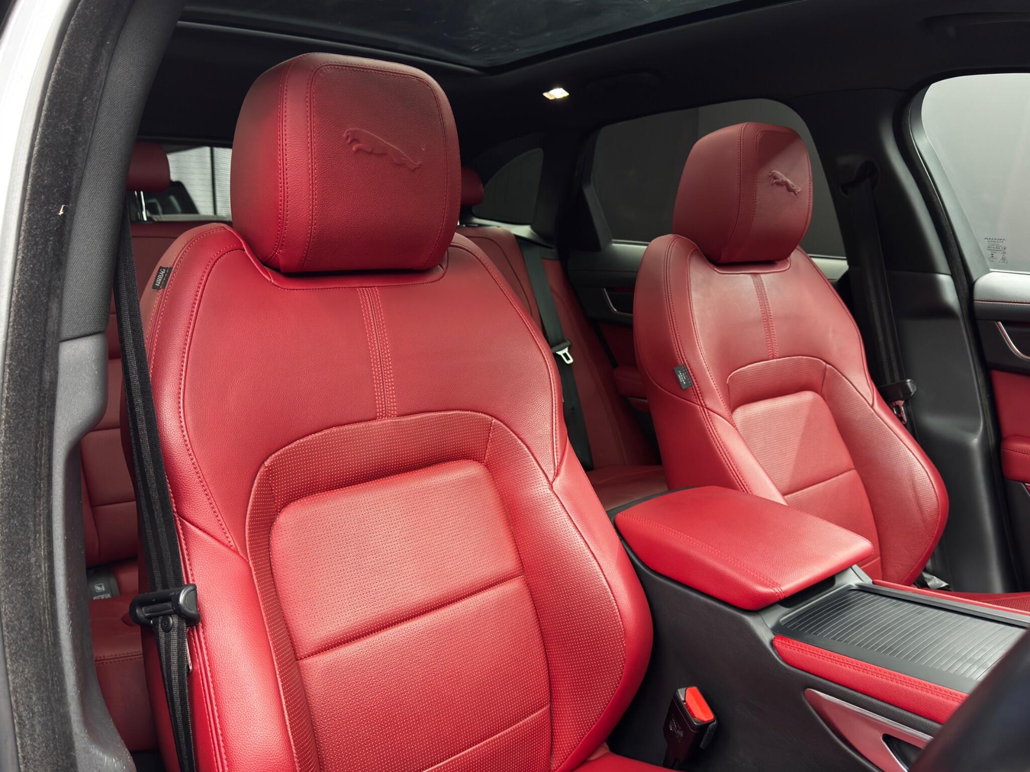 Jaguar F-PACE 2.0 P400e 17.1kWh R-Dynamic Black Auto AWD Euro 6 (s/s) 5dr 5dr Automatic 2026