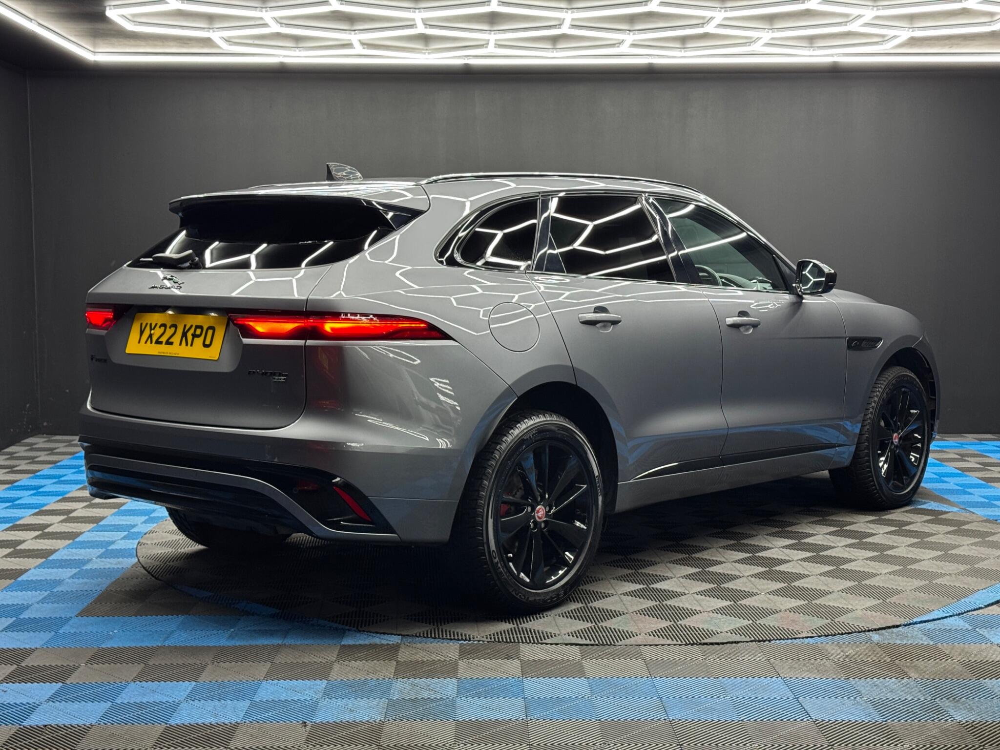 Jaguar F-PACE 2.0 P400e 17.1kWh R-Dynamic Black Auto AWD Euro 6 (s/s) 5dr 5dr Automatic 2026