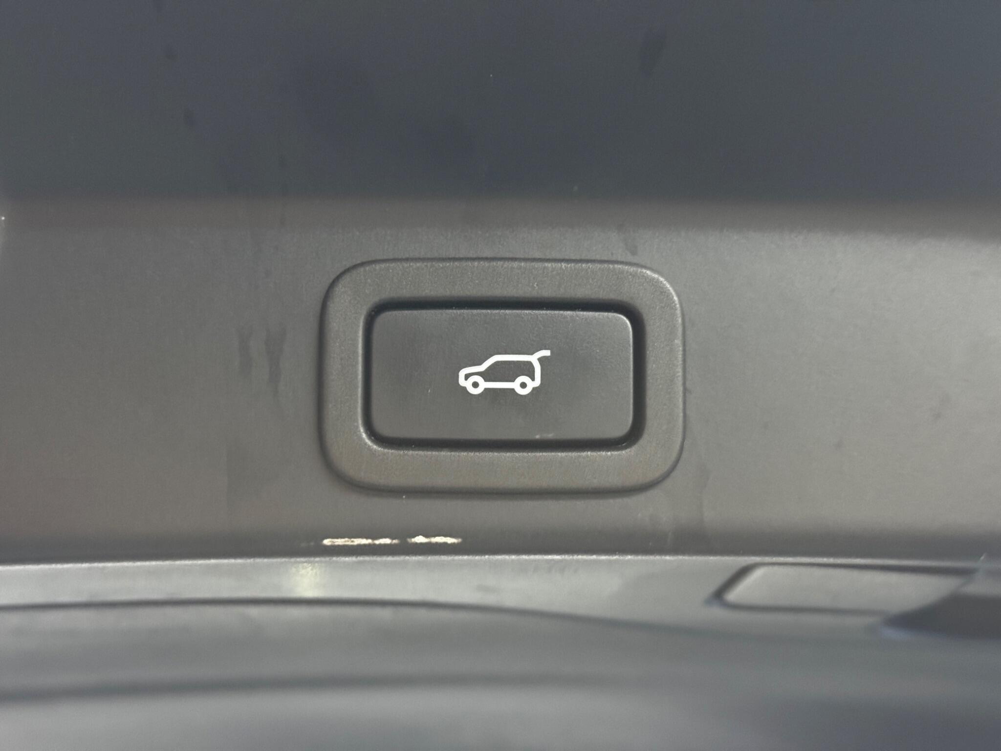 Jaguar F-PACE 2.0 P400e 17.1kWh R-Dynamic Black Auto AWD Euro 6 (s/s) 5dr 5dr Automatic 2026