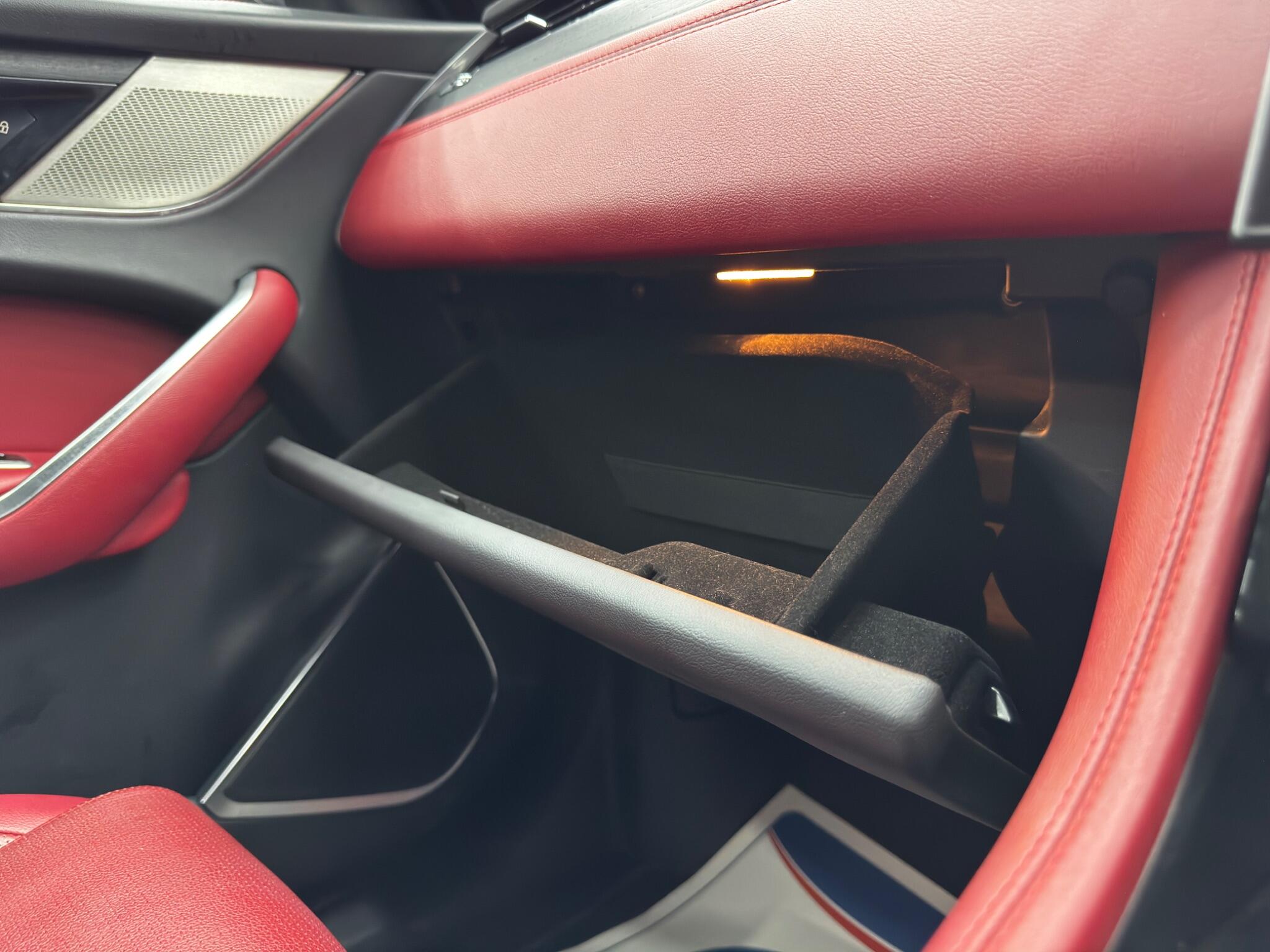 Jaguar F-PACE 2.0 P400e 17.1kWh R-Dynamic Black Auto AWD Euro 6 (s/s) 5dr 5dr Automatic 2026