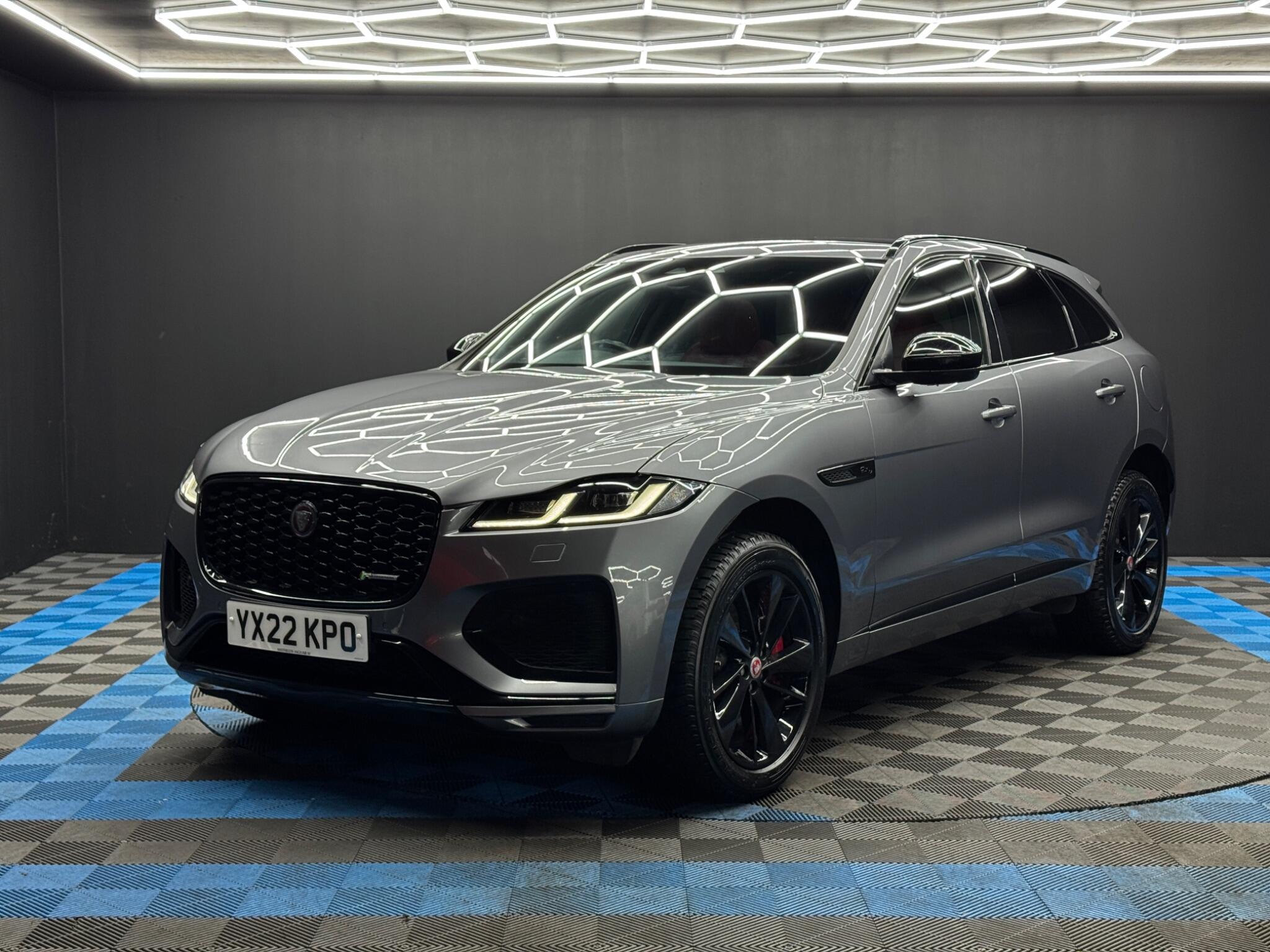 Jaguar F-PACE 2.0 P400e 17.1kWh R-Dynamic Black Auto AWD Euro 6 (s/s) 5dr 5dr Automatic 2026