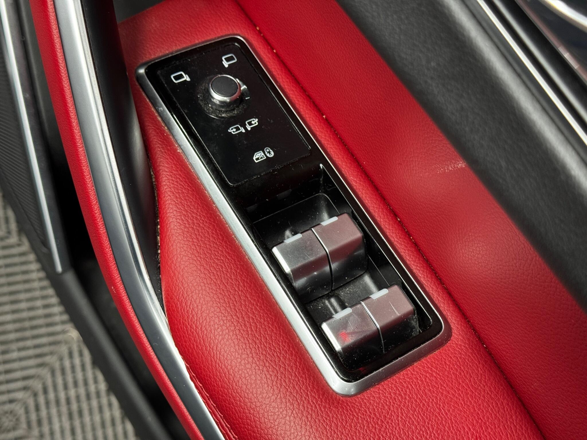 Jaguar F-PACE 2.0 P400e 17.1kWh R-Dynamic Black Auto AWD Euro 6 (s/s) 5dr 5dr Automatic 2026