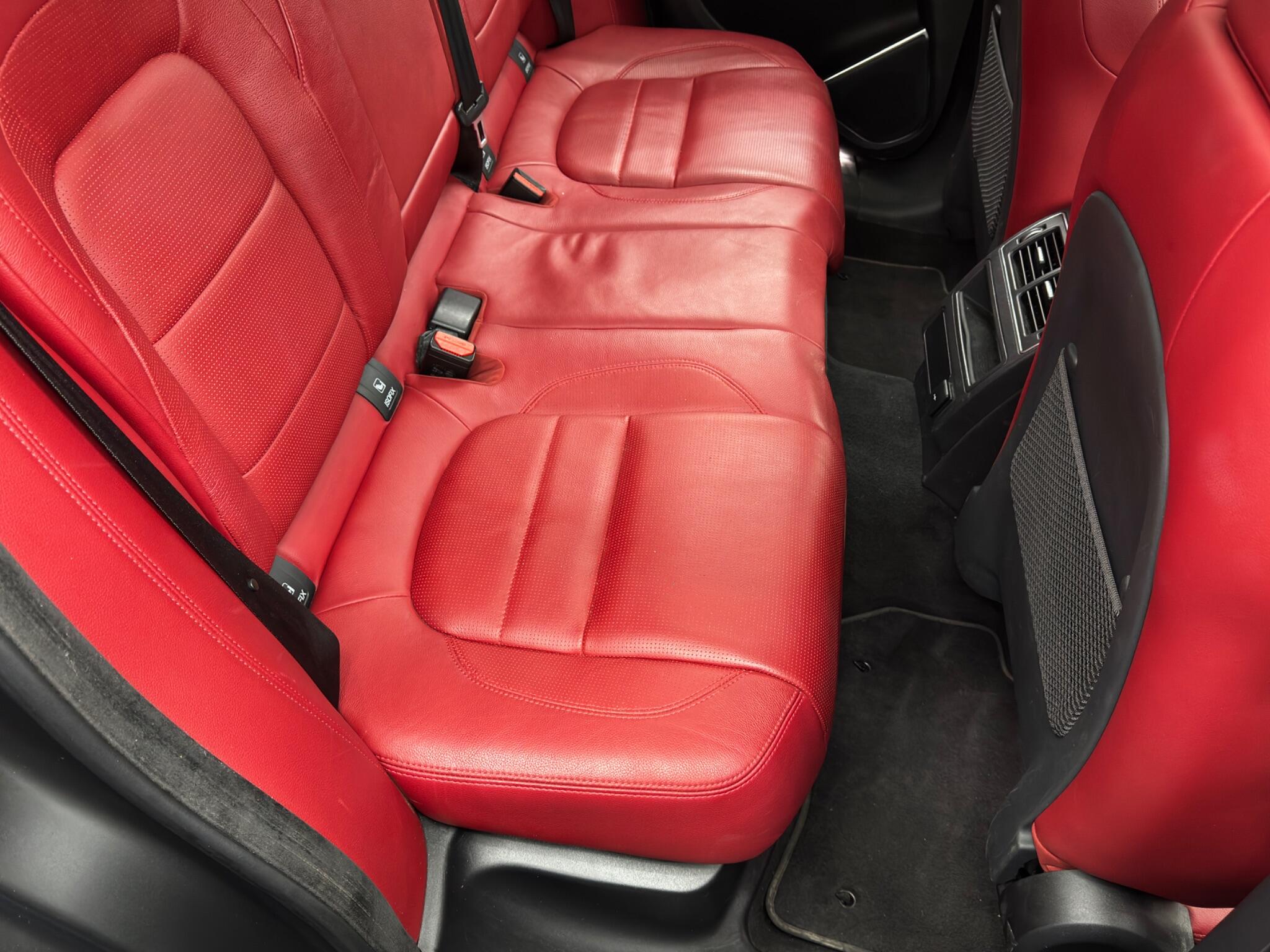 Jaguar F-PACE 2.0 P400e 17.1kWh R-Dynamic Black Auto AWD Euro 6 (s/s) 5dr 5dr Automatic 2026