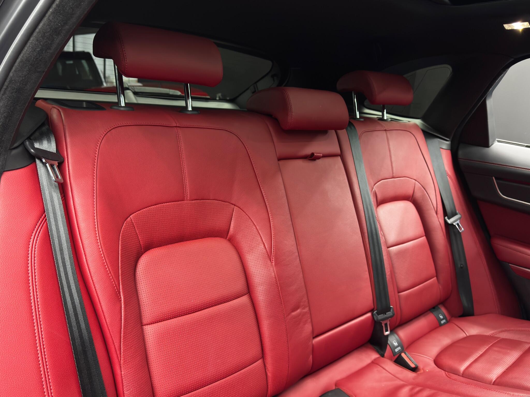 Jaguar F-PACE 2.0 P400e 17.1kWh R-Dynamic Black Auto AWD Euro 6 (s/s) 5dr 5dr Automatic 2026