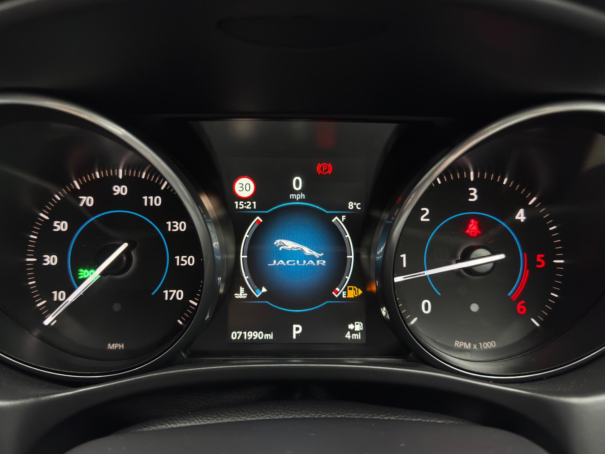 Jaguar XE 2.0d R-Sport Auto Euro 6 (s/s) 4dr 4dr Automatic 2025