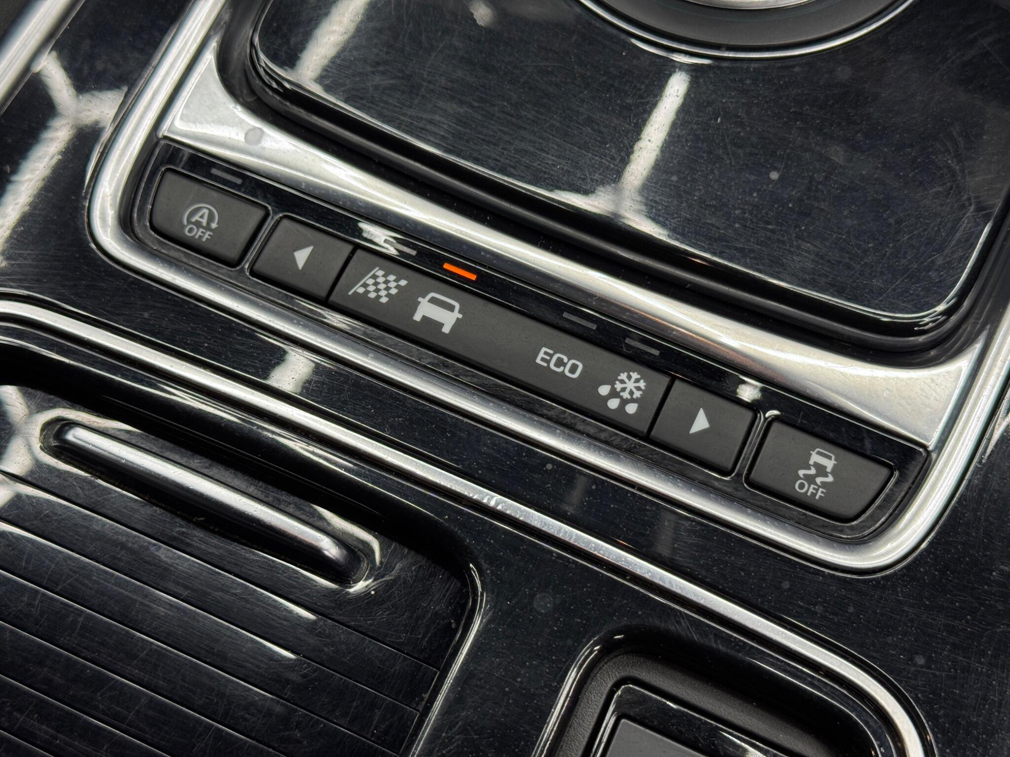 Jaguar XE 2.0d R-Sport Auto Euro 6 (s/s) 4dr 4dr Automatic 2026