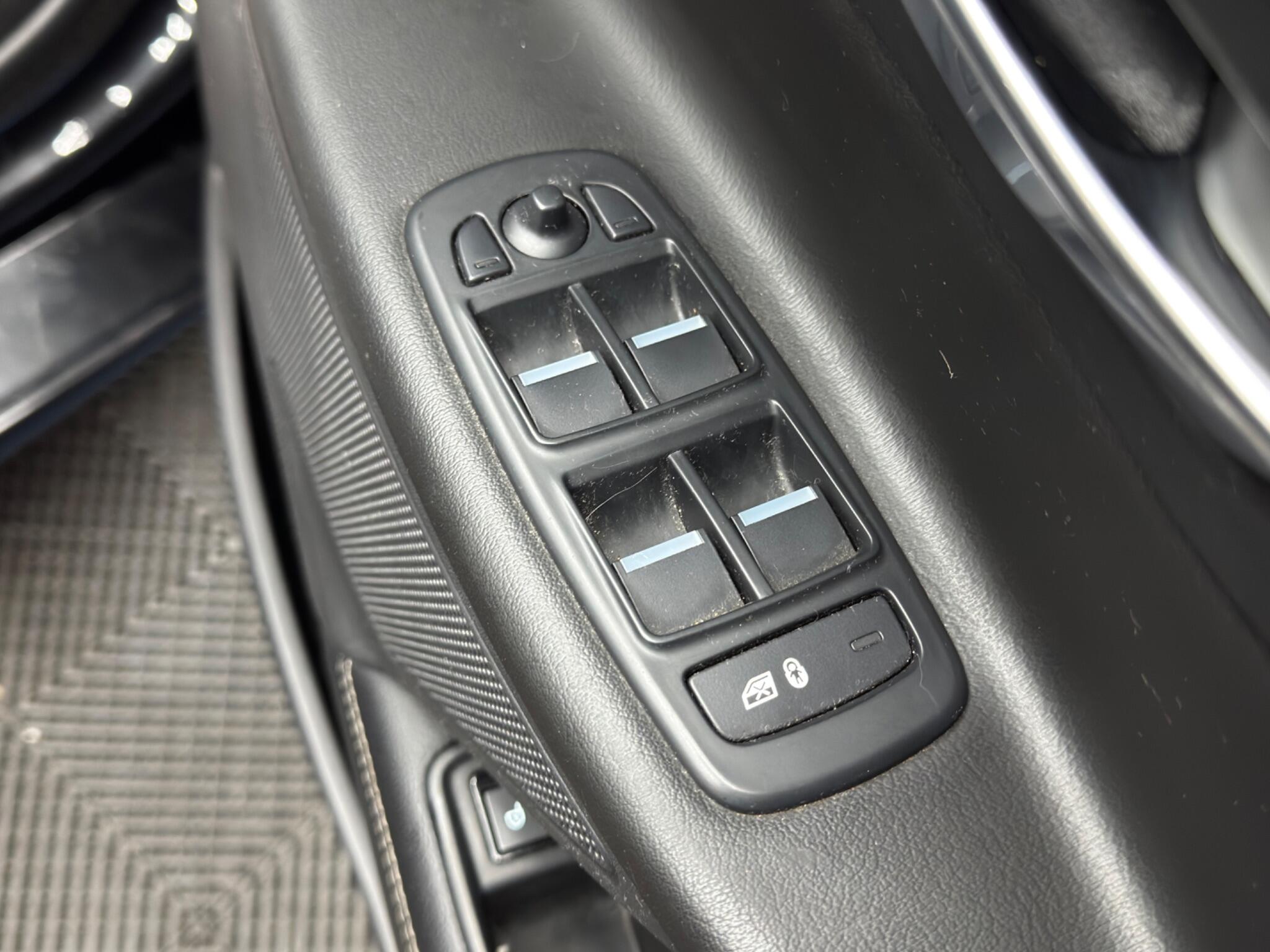 Jaguar XE 2.0d R-Sport Auto Euro 6 (s/s) 4dr 4dr Automatic 2026