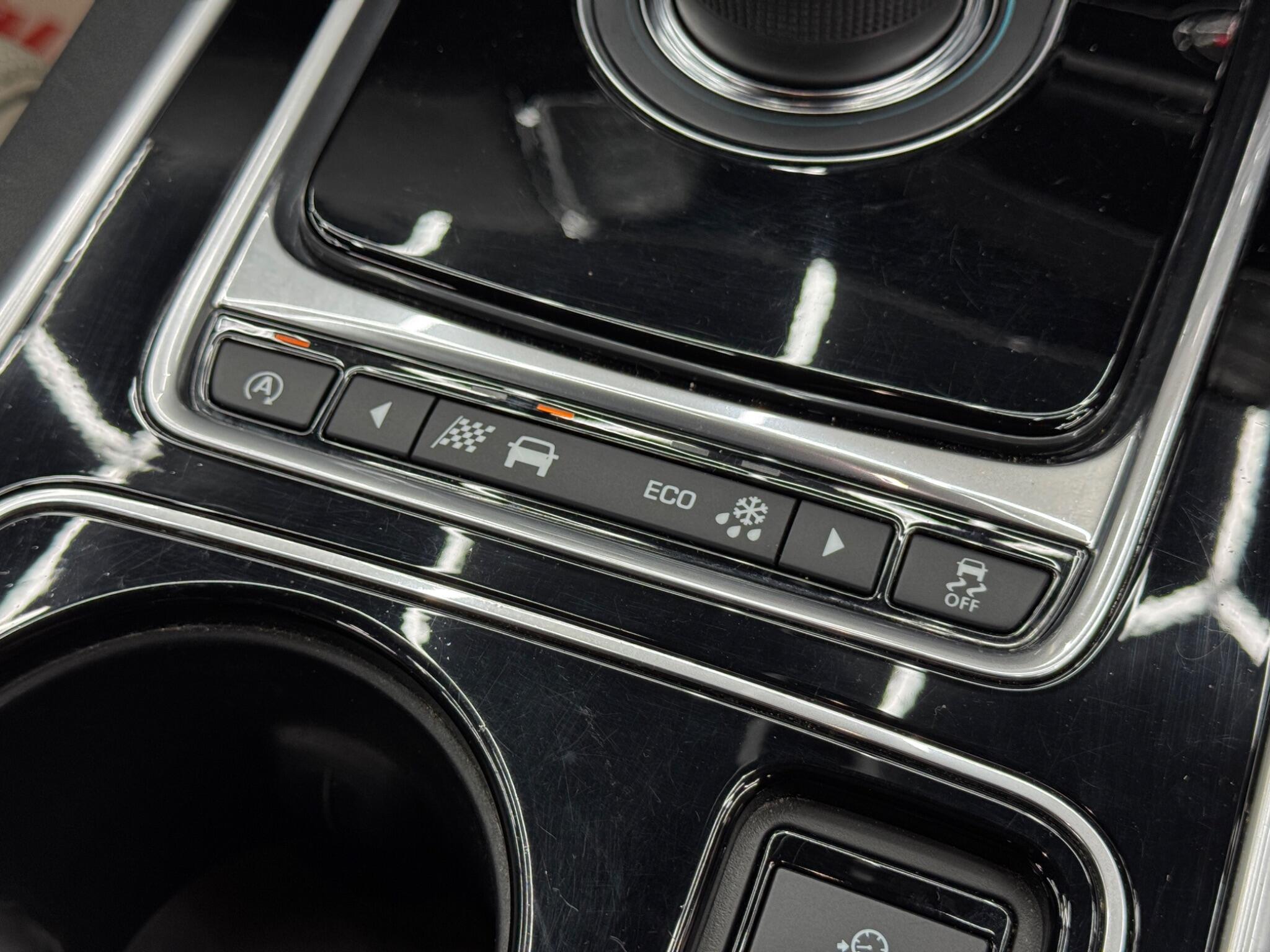 Jaguar XE 2.0d R-Sport Auto Euro 6 (s/s) 4dr 4dr Automatic 2026