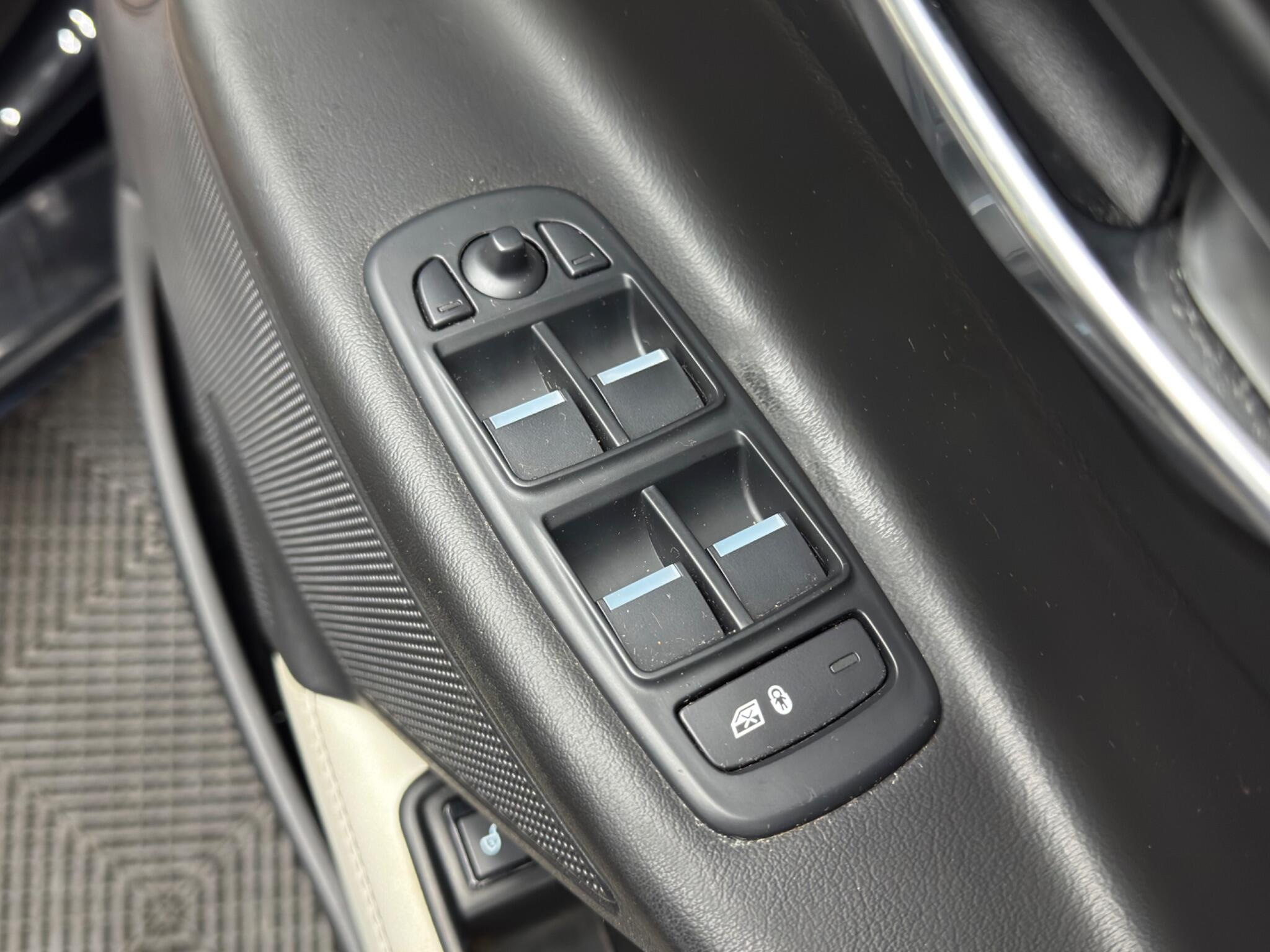 Jaguar XE 2.0d R-Sport Auto Euro 6 (s/s) 4dr 4dr Automatic 2026