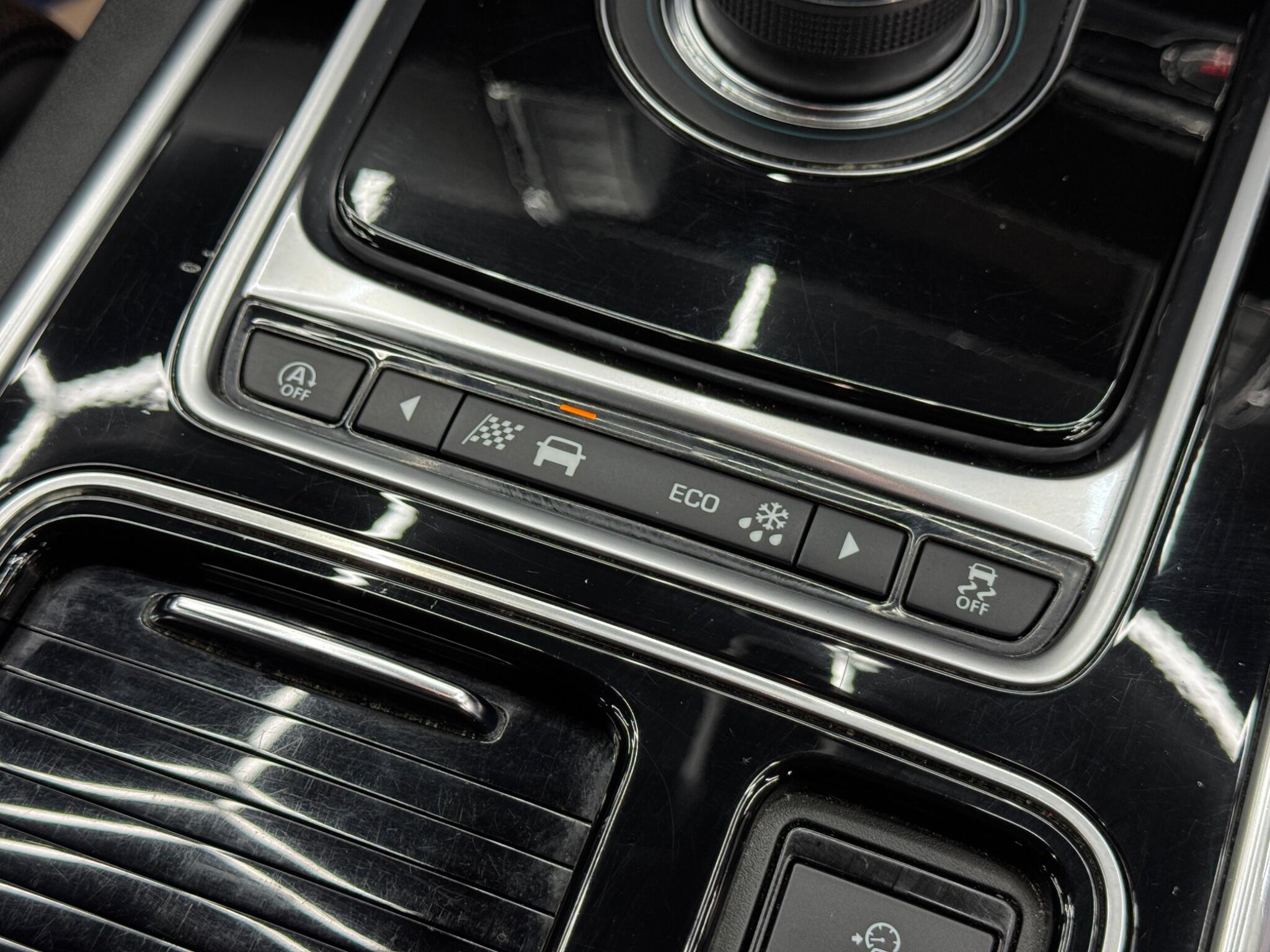 Jaguar XE 2.0d R-Sport Auto Euro 6 (s/s) 4dr 4dr Automatic 2026