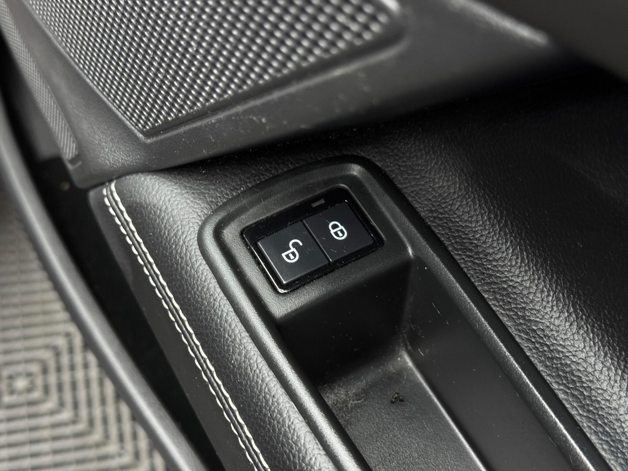 Jaguar XE 2.0d R-Sport Auto Euro 6 (s/s) 4dr 4dr Automatic 2026