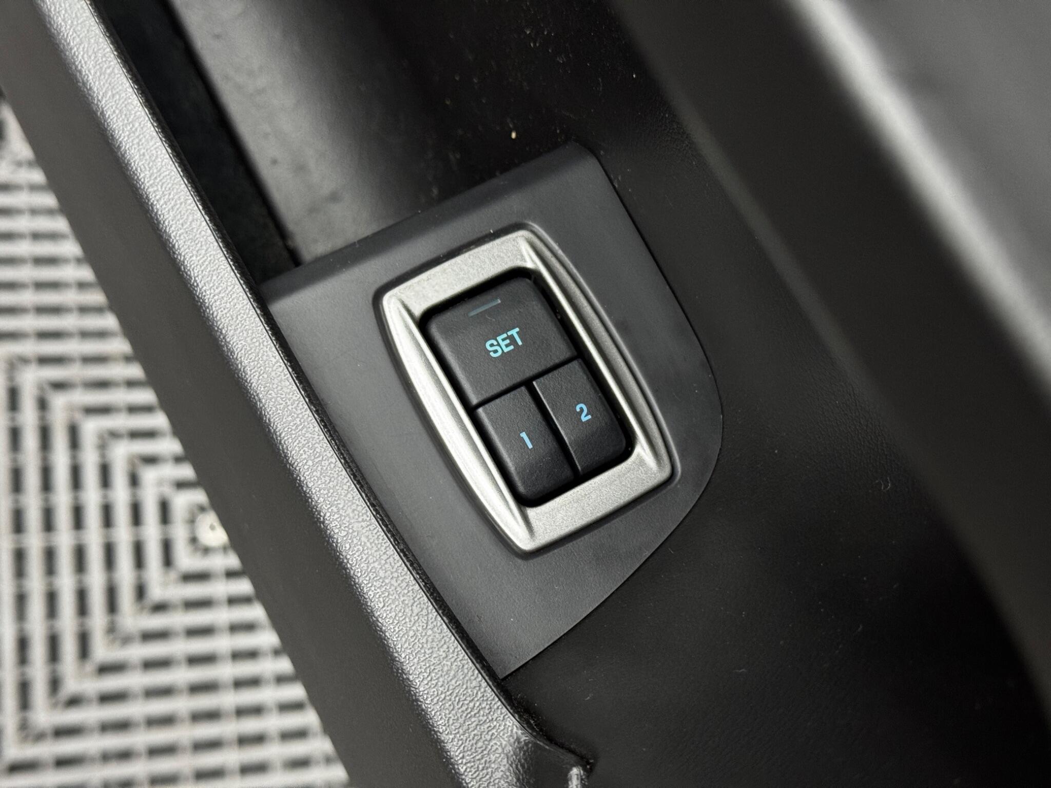 Jaguar XF 3.0d S V6 Premium Luxury Auto Euro 5 (s/s) 4dr 4dr Automatic 2025