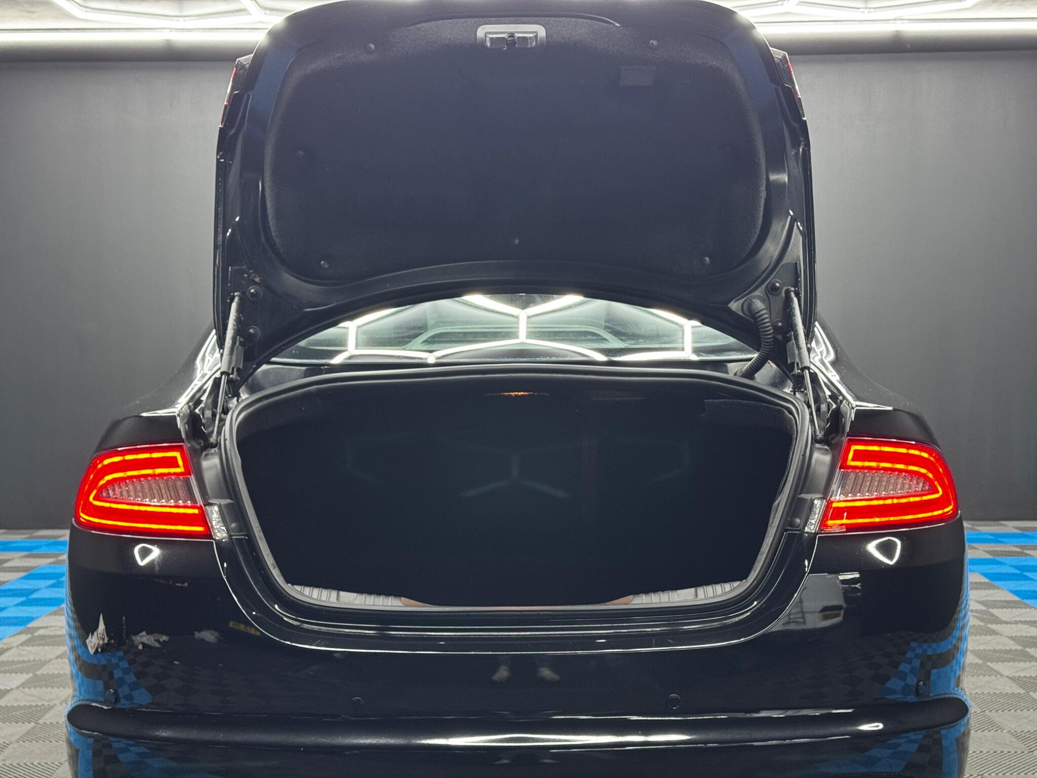 Jaguar XF 3.0d S V6 Premium Luxury Auto Euro 5 (s/s) 4dr 4dr Automatic 2025