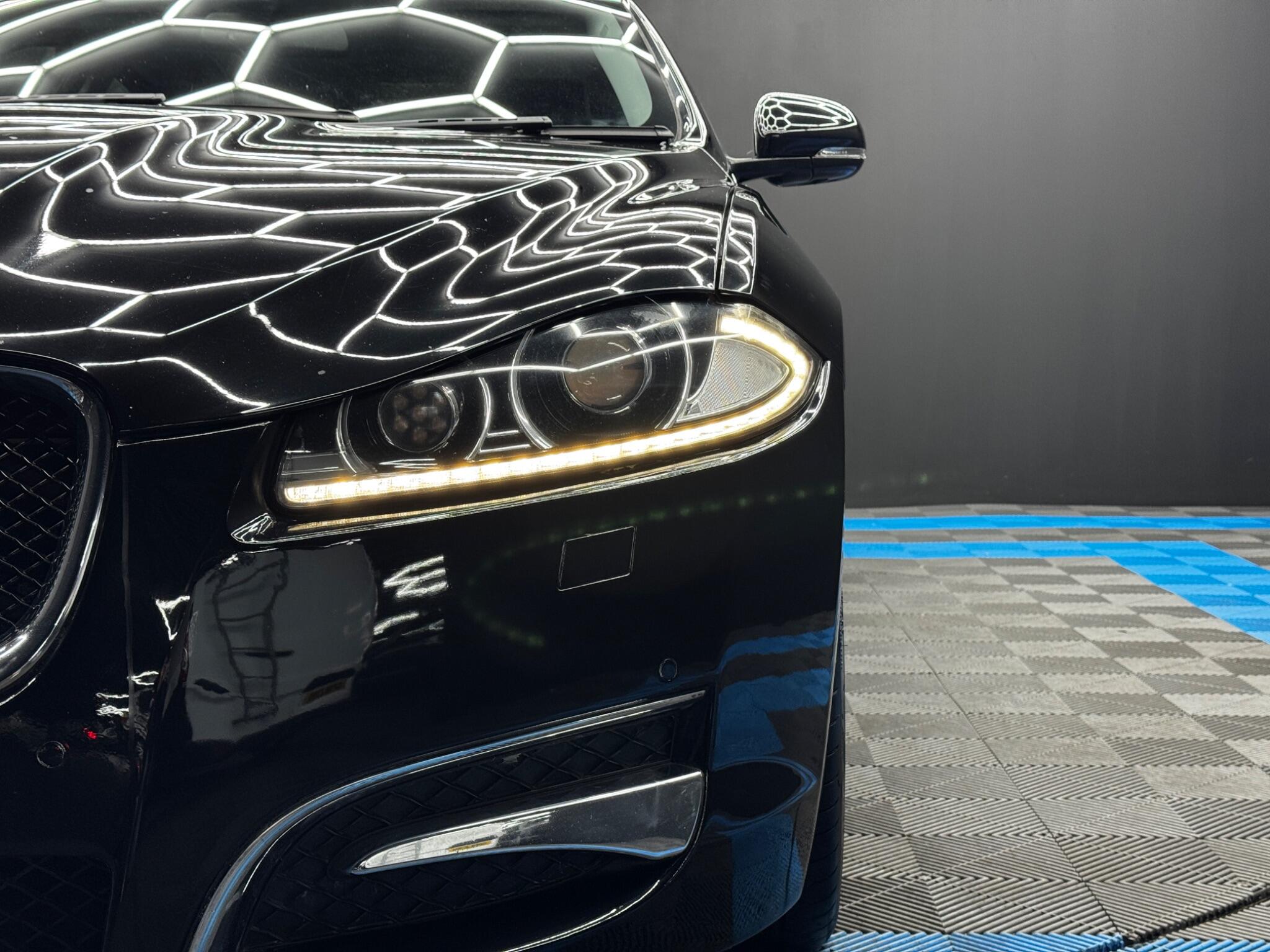 Jaguar XF 3.0d S V6 Premium Luxury Auto Euro 5 (s/s) 4dr 4dr Automatic 2025