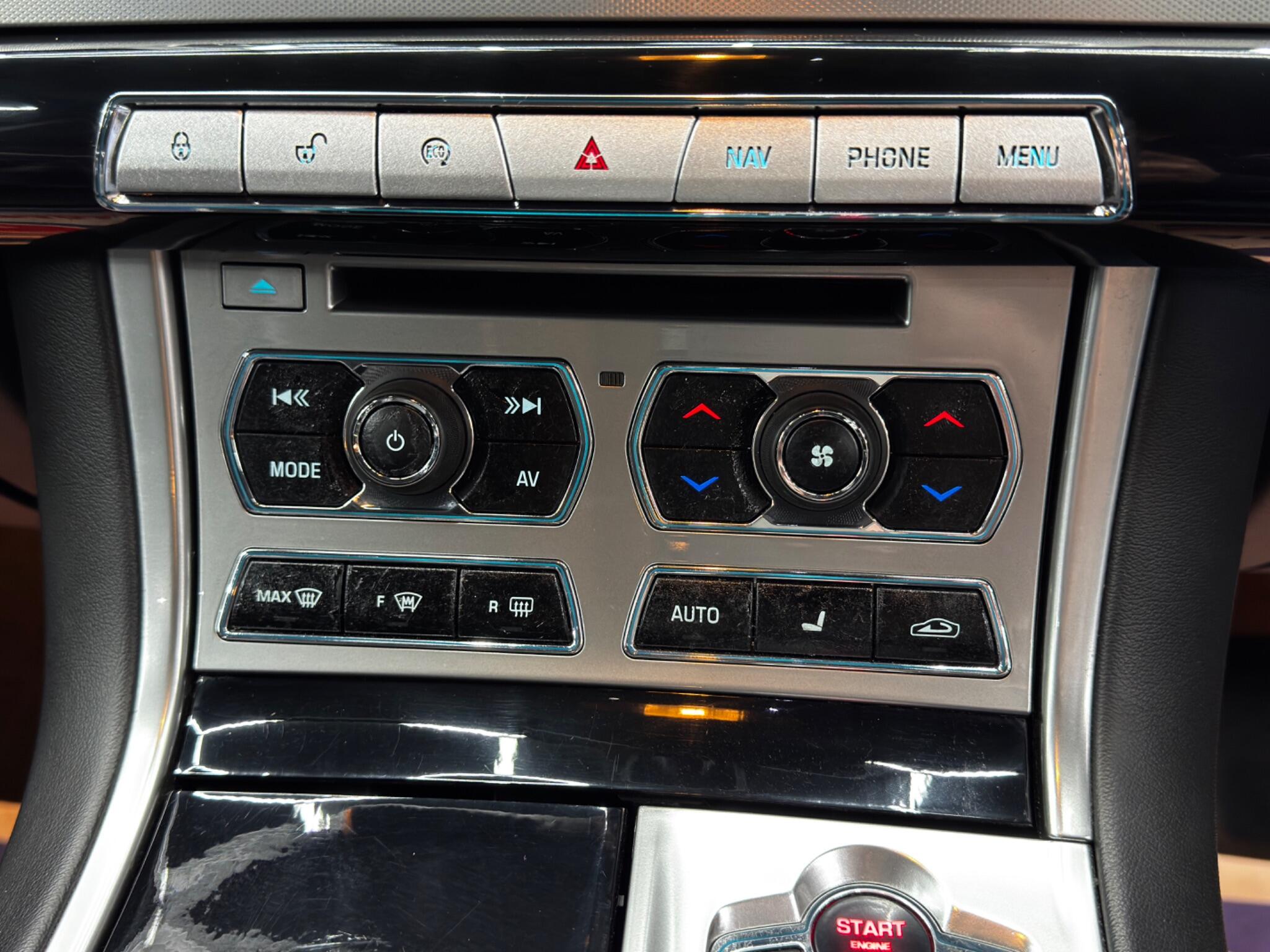 Jaguar XF 3.0d S V6 Premium Luxury Auto Euro 5 (s/s) 4dr 4dr Automatic 2025