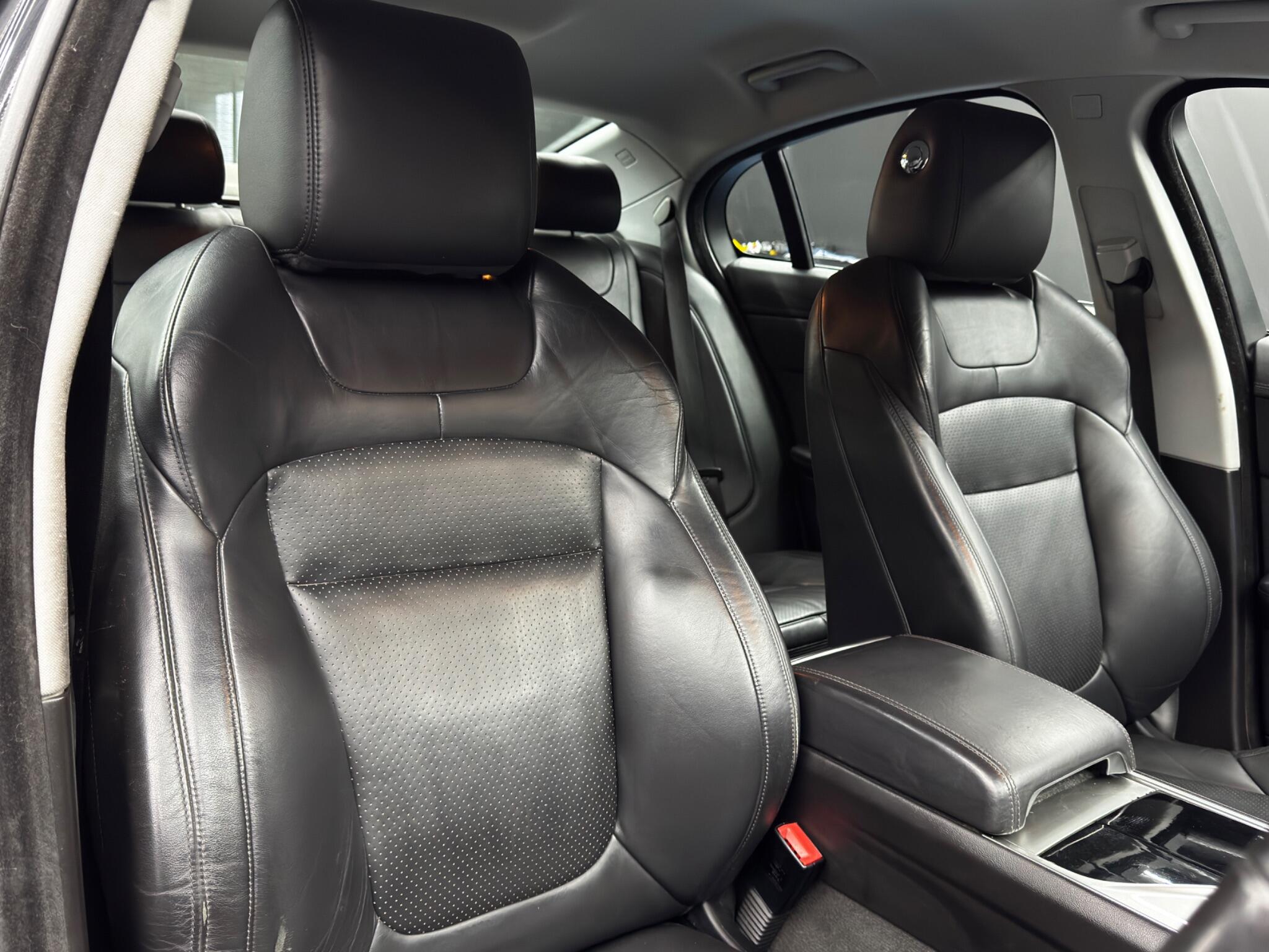 Jaguar XF 3.0d S V6 Premium Luxury Auto Euro 5 (s/s) 4dr 4dr Automatic 2025