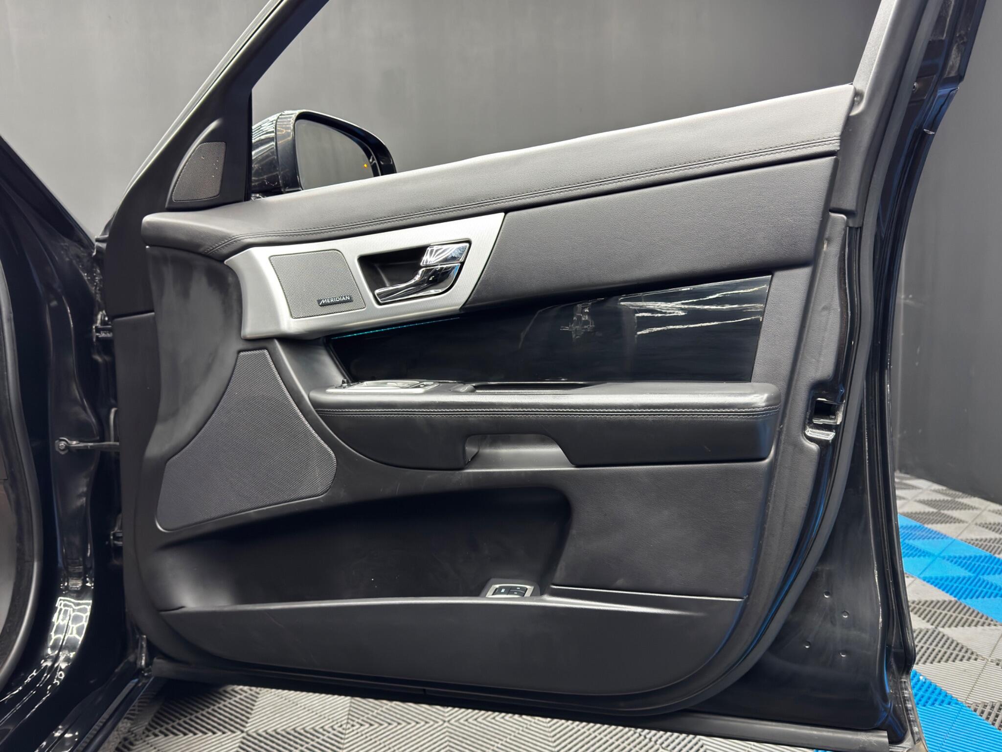 Jaguar XF 3.0d S V6 Premium Luxury Auto Euro 5 (s/s) 4dr 4dr Automatic 2025