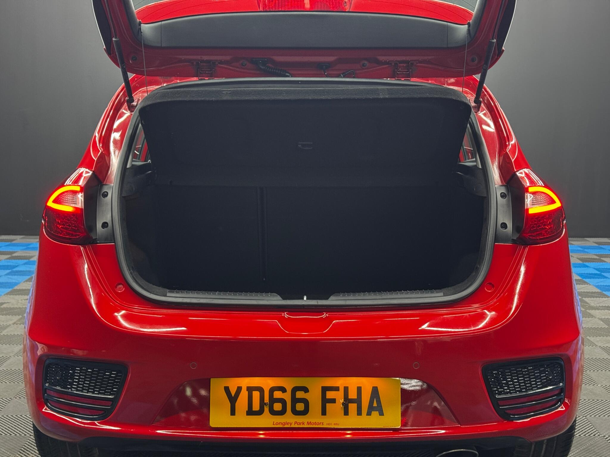 Kia Ceed 1.6 CRDi 2 DCT Euro 6 (s/s) 5dr 5dr Automatic 2026